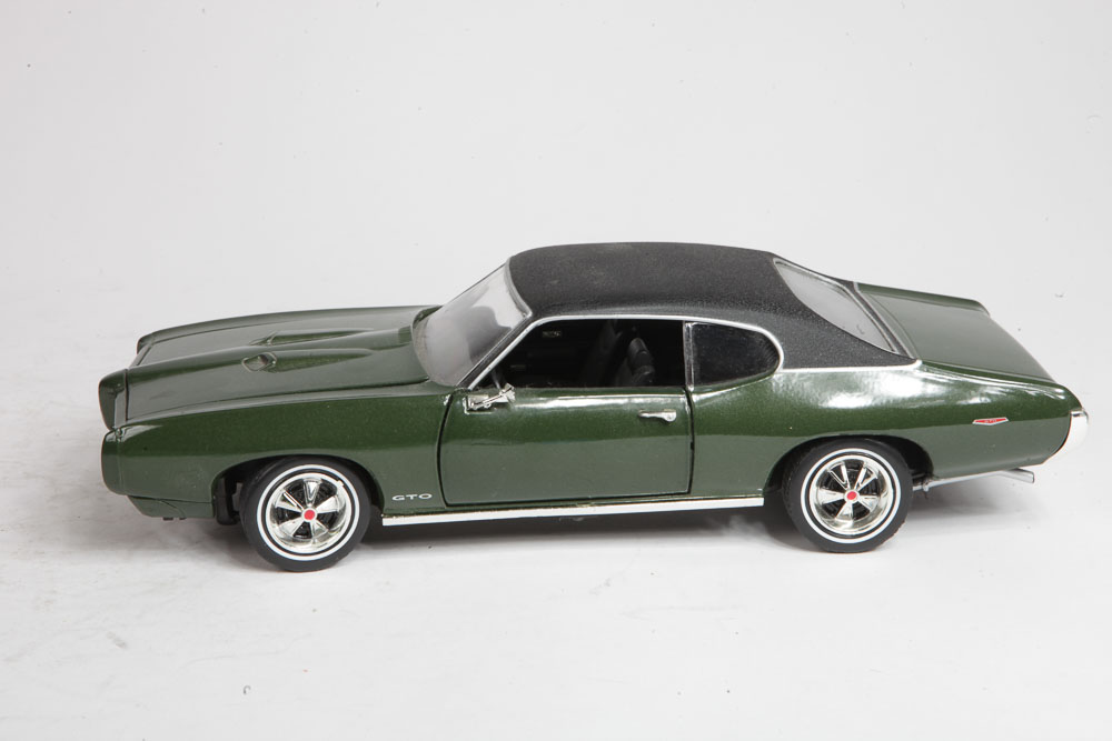 1:18-Scale Pontiac GTO Die Cast Cars
