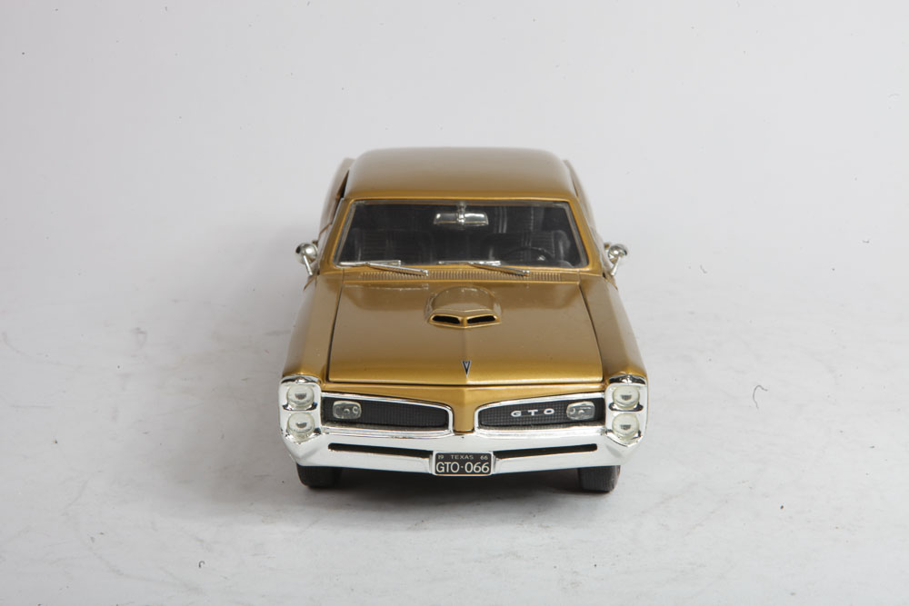 1:18-Scale Pontiac GTO Die Cast Cars