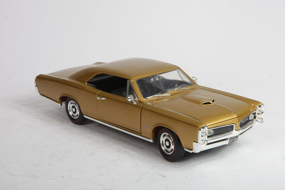 1:18-Scale Pontiac GTO Die Cast Cars