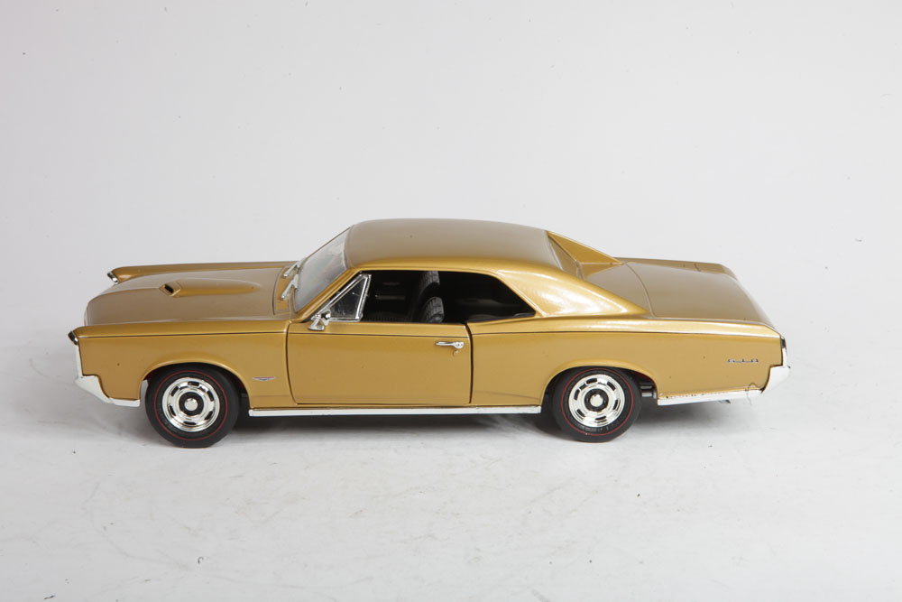 1:18-Scale Pontiac GTO Die Cast Cars