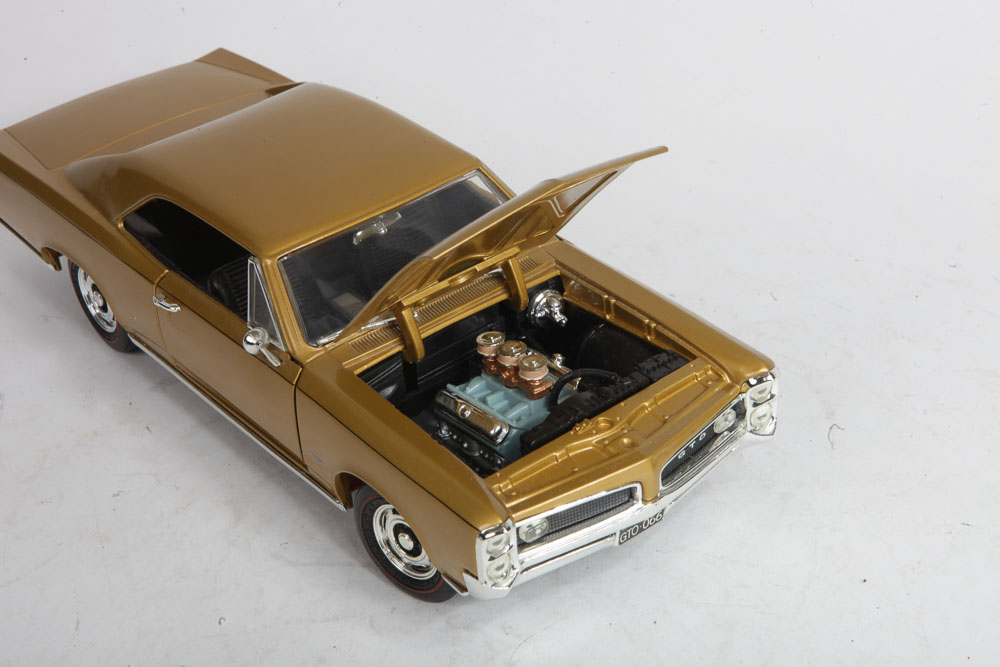 1:18-Scale Pontiac GTO Die Cast Cars