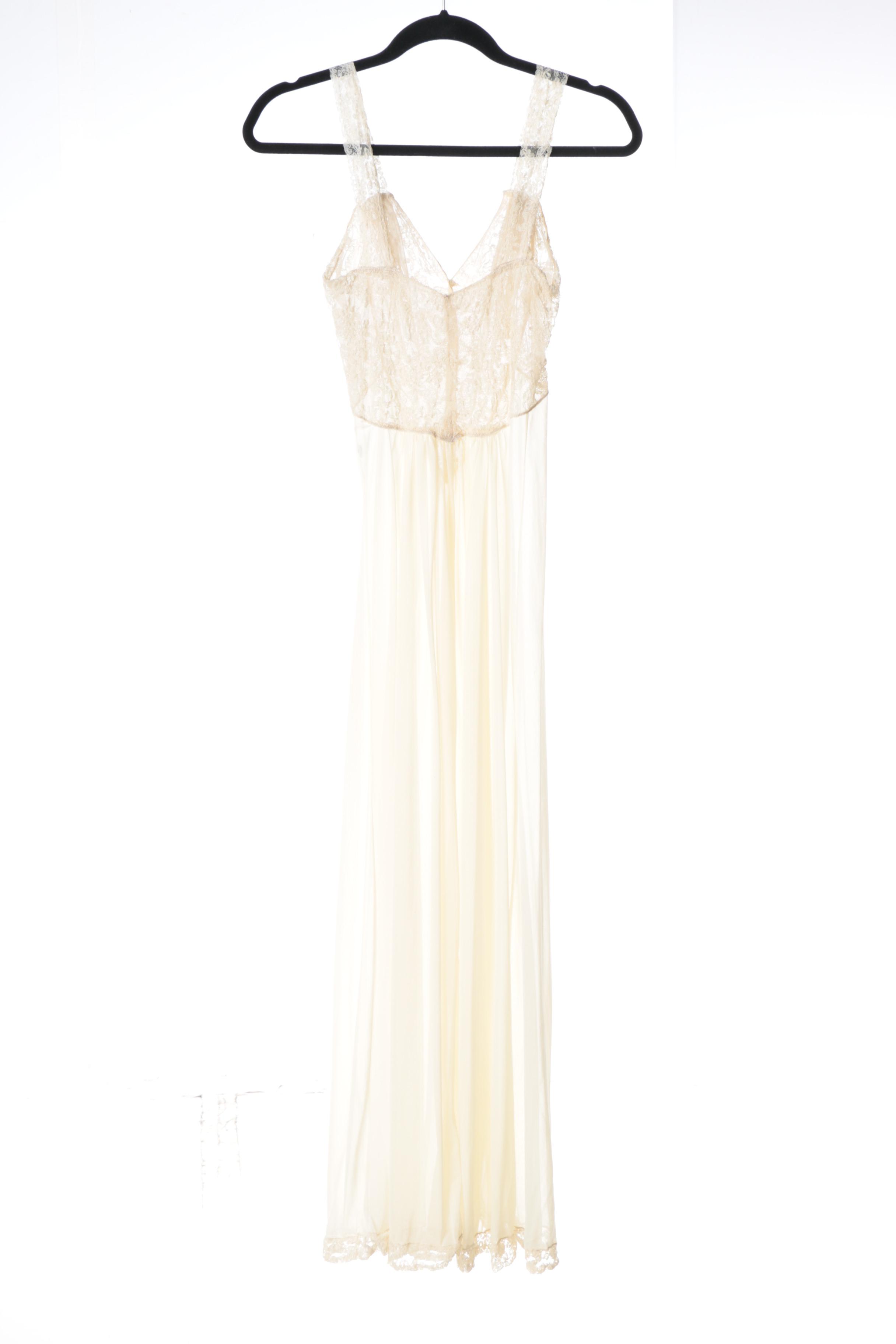 Henson Lingerie Lace Nightgown and Robe