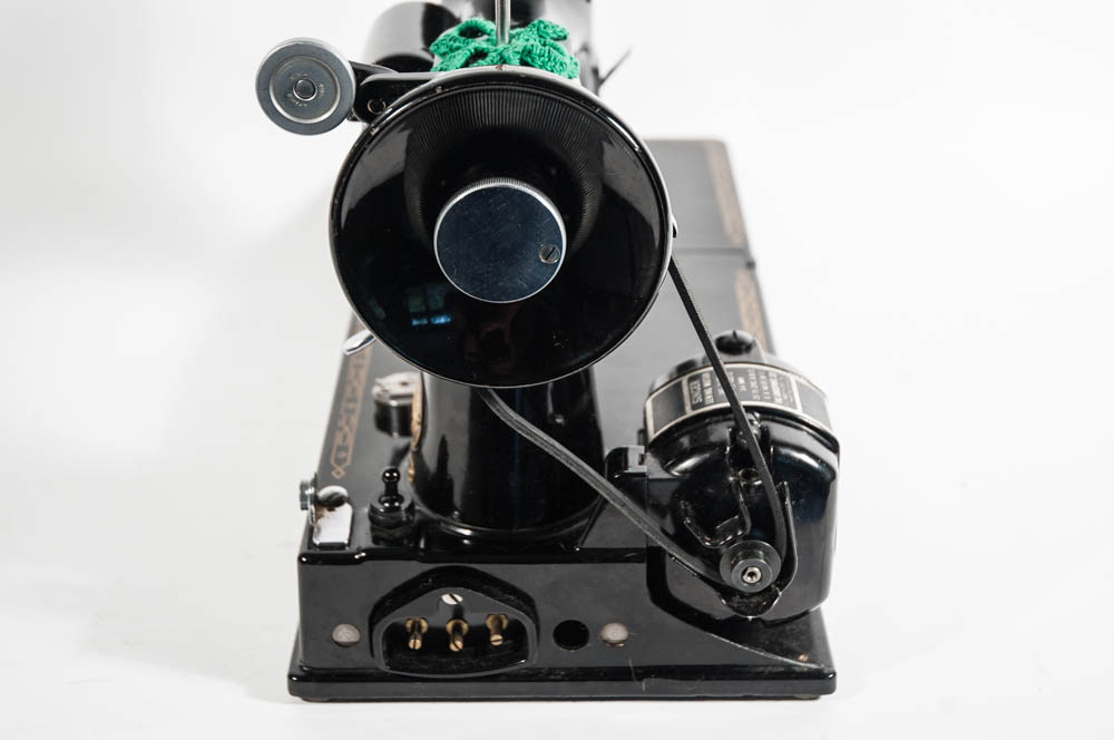 Vintage Featherweight 221 Singer Sewing Machine