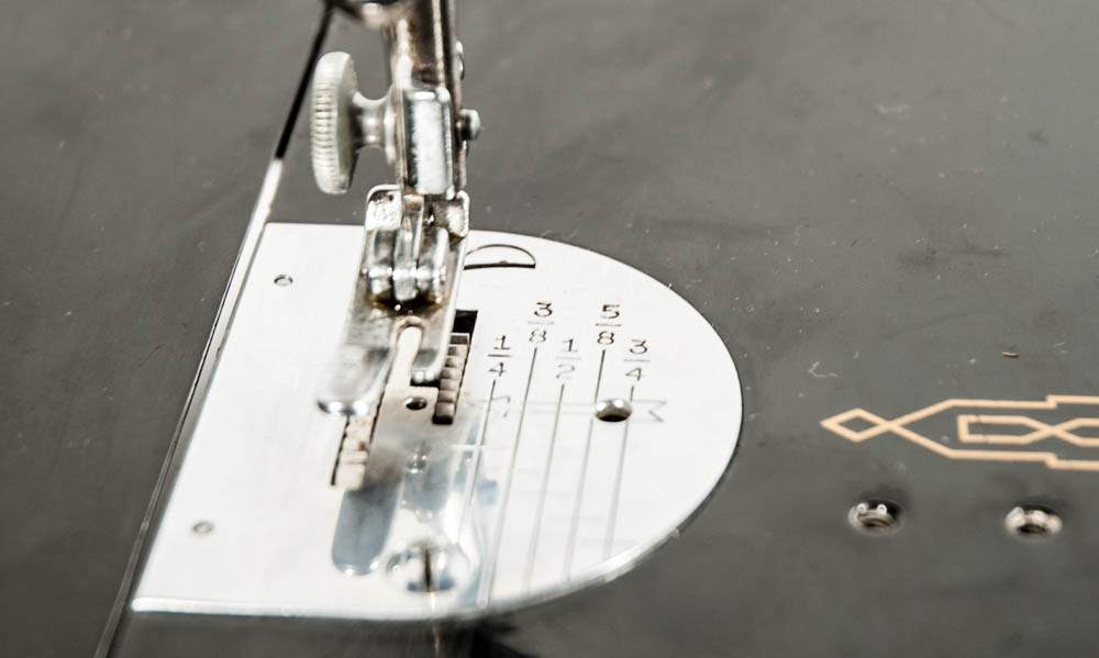 Vintage Featherweight 221 Singer Sewing Machine