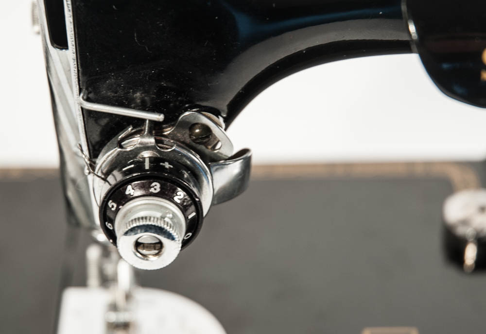 Vintage Featherweight 221 Singer Sewing Machine