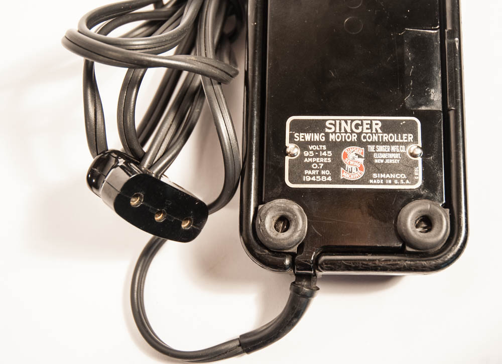 Vintage Featherweight 221 Singer Sewing Machine