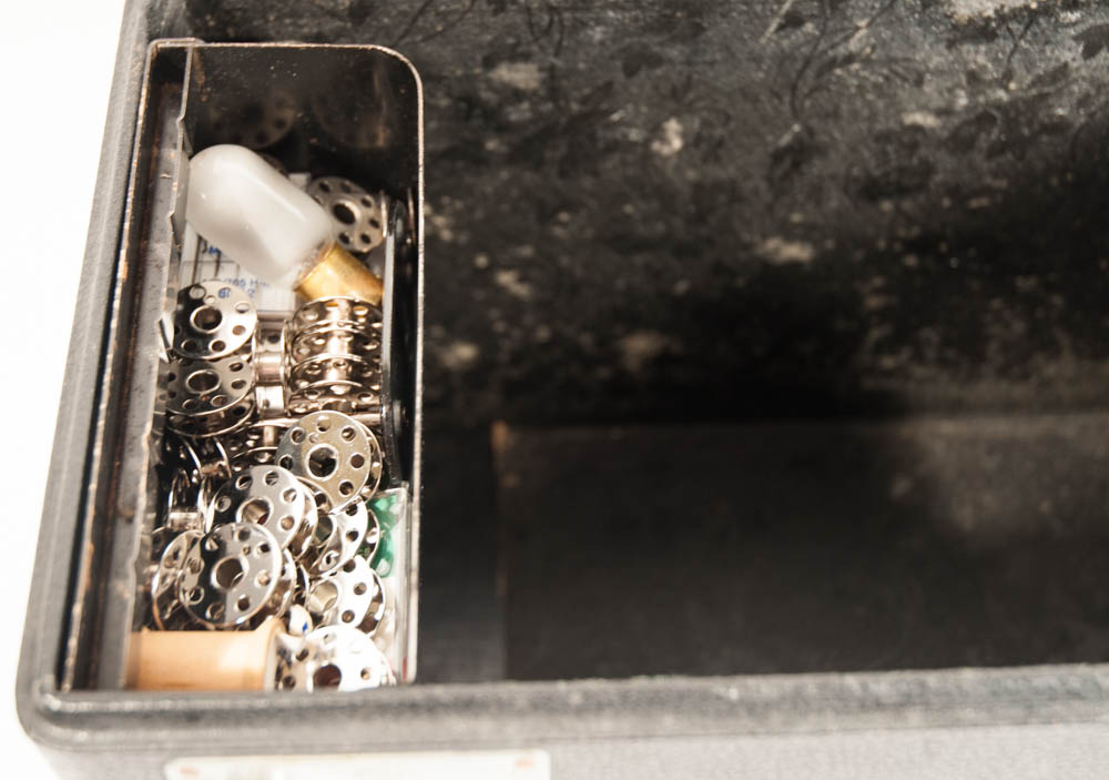 Vintage Featherweight 221 Singer Sewing Machine