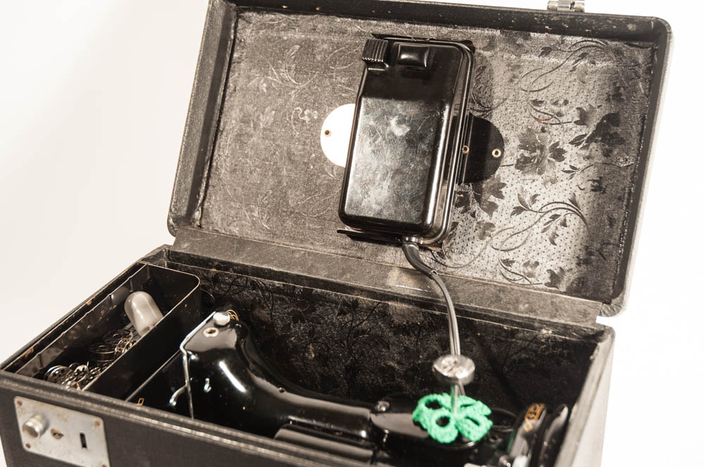 Vintage Featherweight 221 Singer Sewing Machine