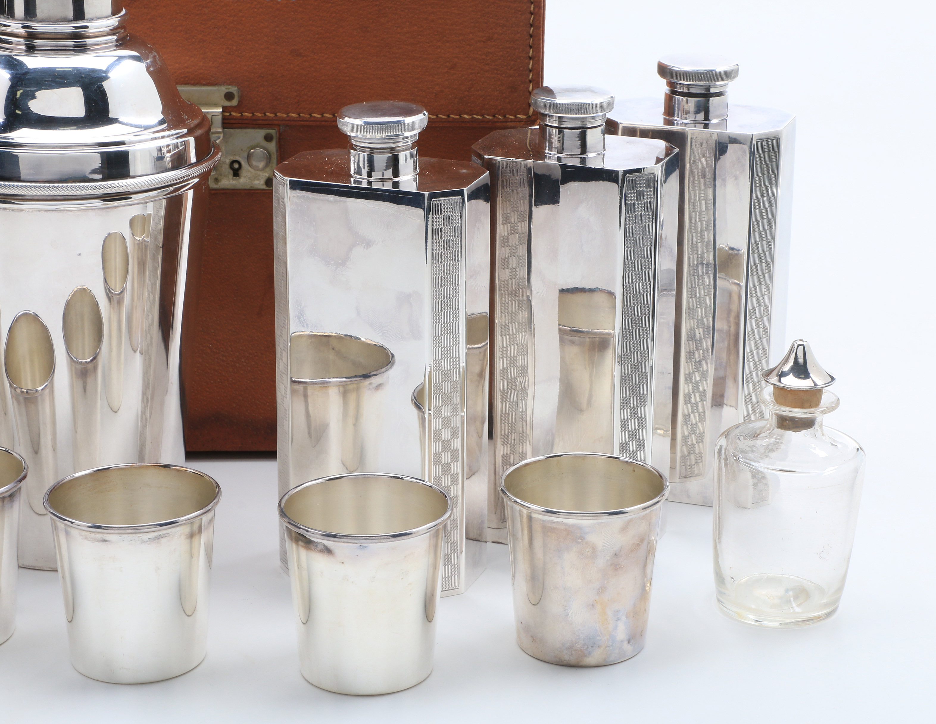 James Dixon & Sons Hallmarked Art Deco Silver Plated Field Bar in Leather Case