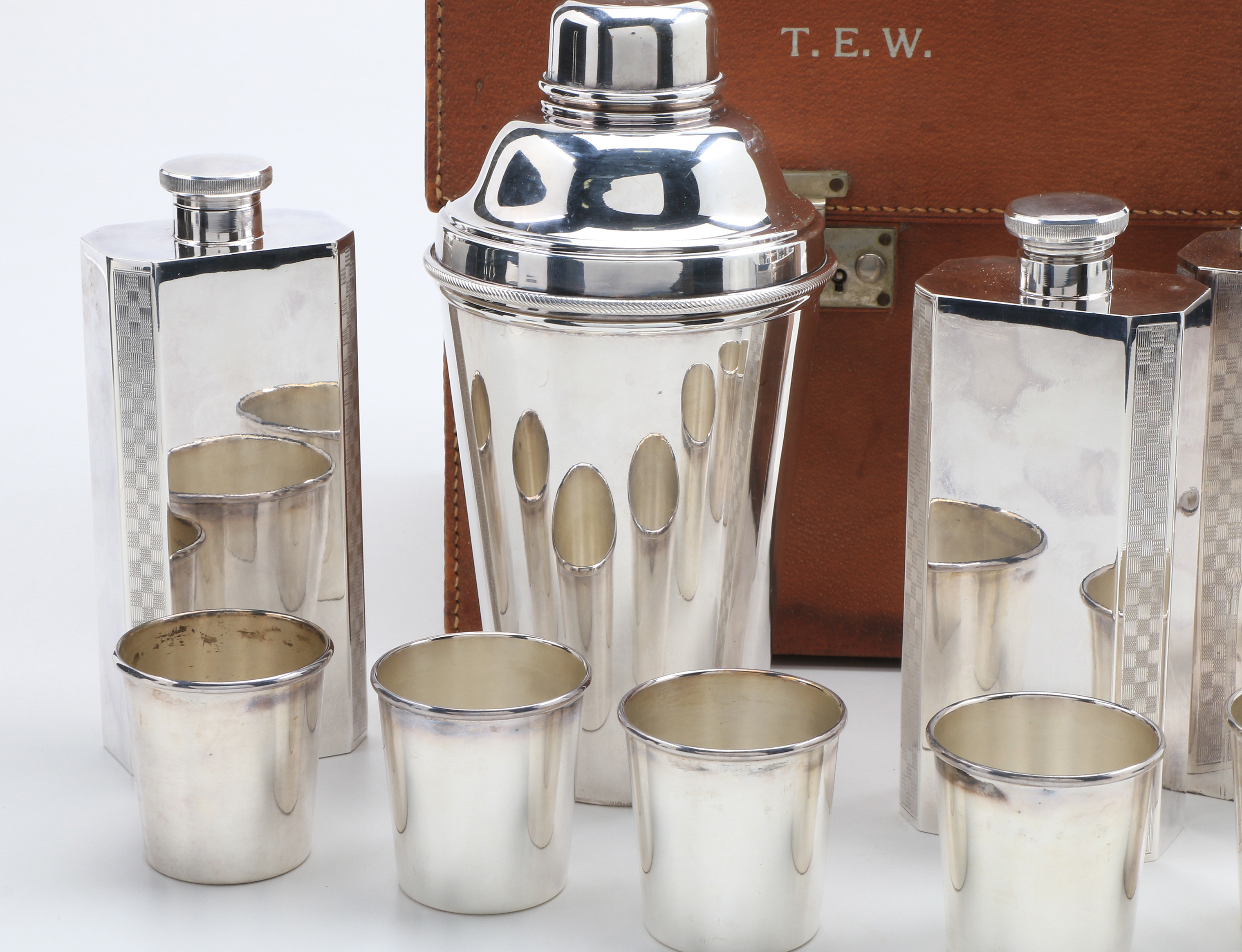 James Dixon & Sons Hallmarked Art Deco Silver Plated Field Bar in Leather Case