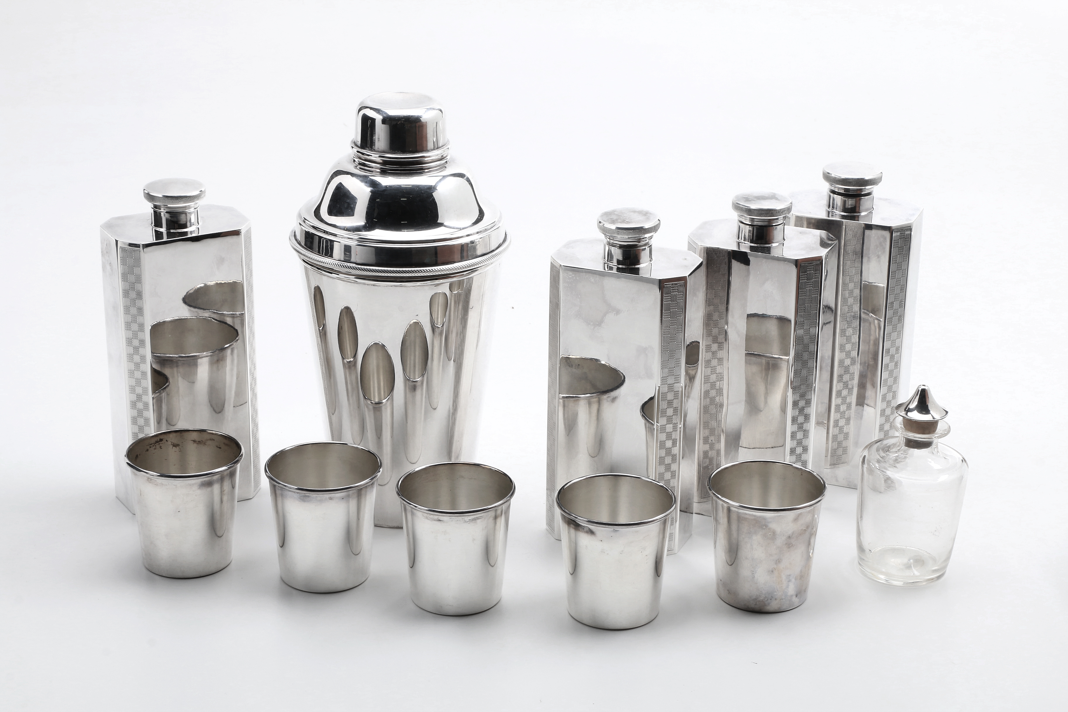 James Dixon & Sons Hallmarked Art Deco Silver Plated Field Bar in Leather Case