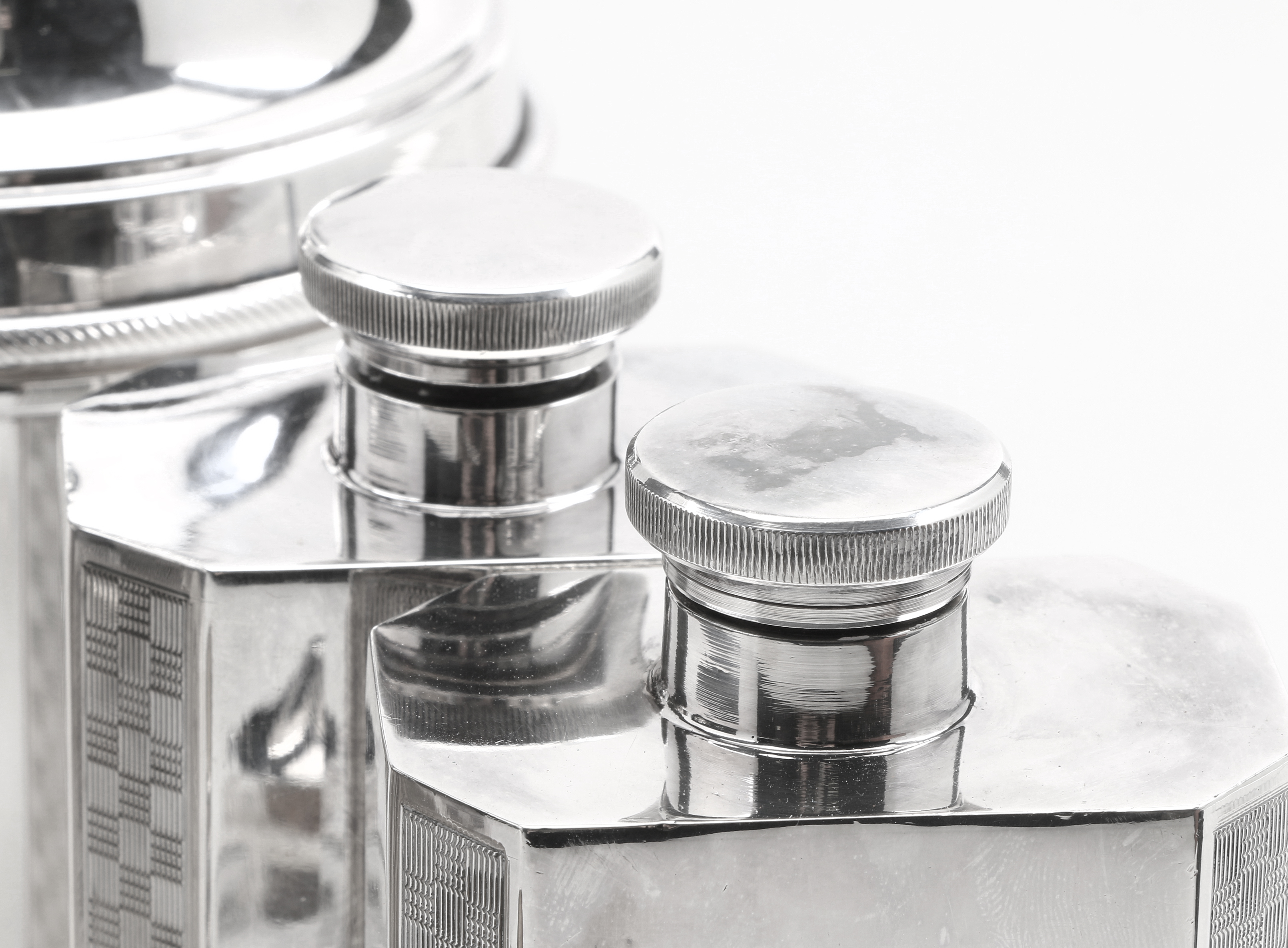 James Dixon & Sons Hallmarked Art Deco Silver Plated Field Bar in Leather Case