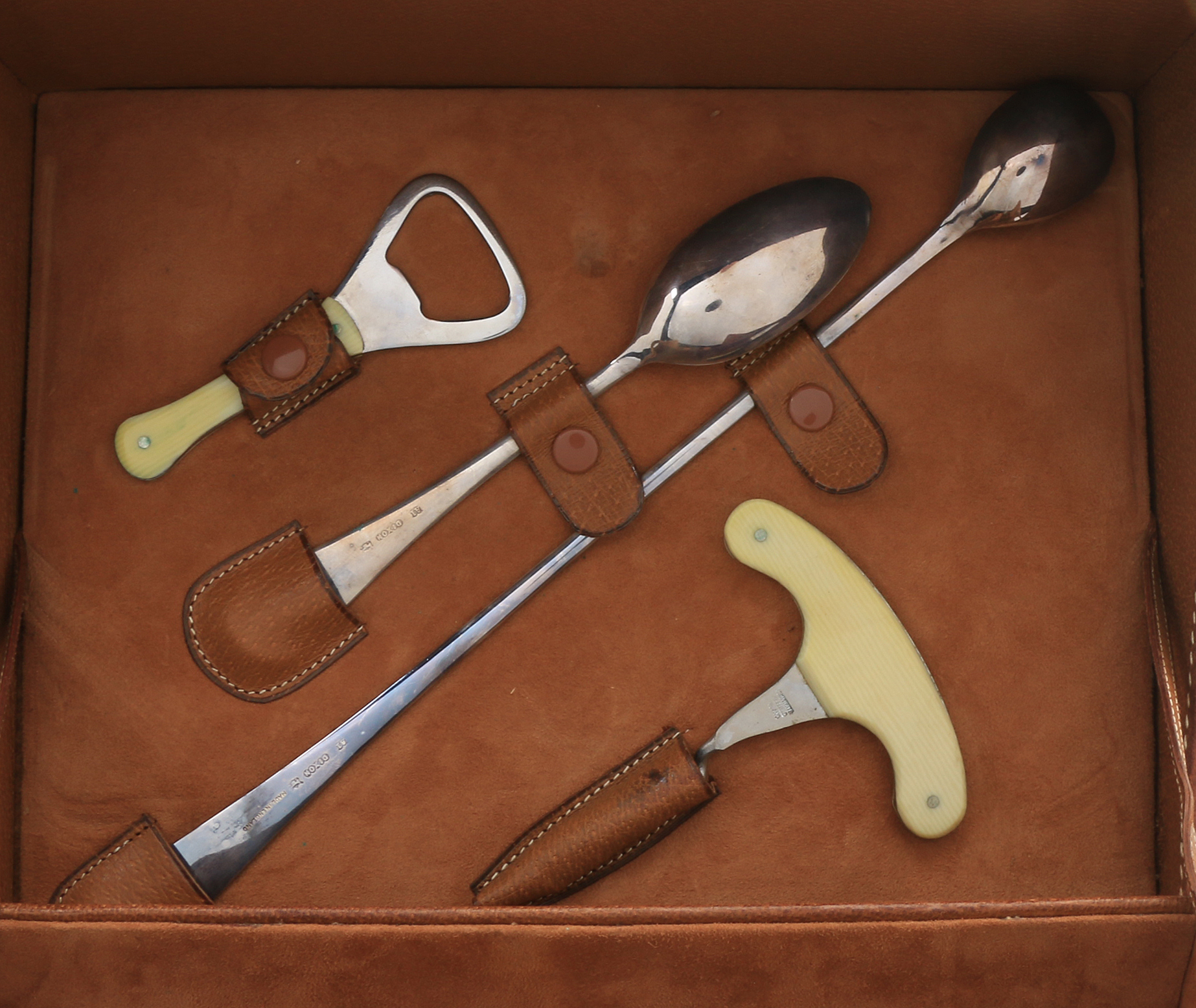 James Dixon & Sons Hallmarked Art Deco Silver Plated Field Bar in Leather Case