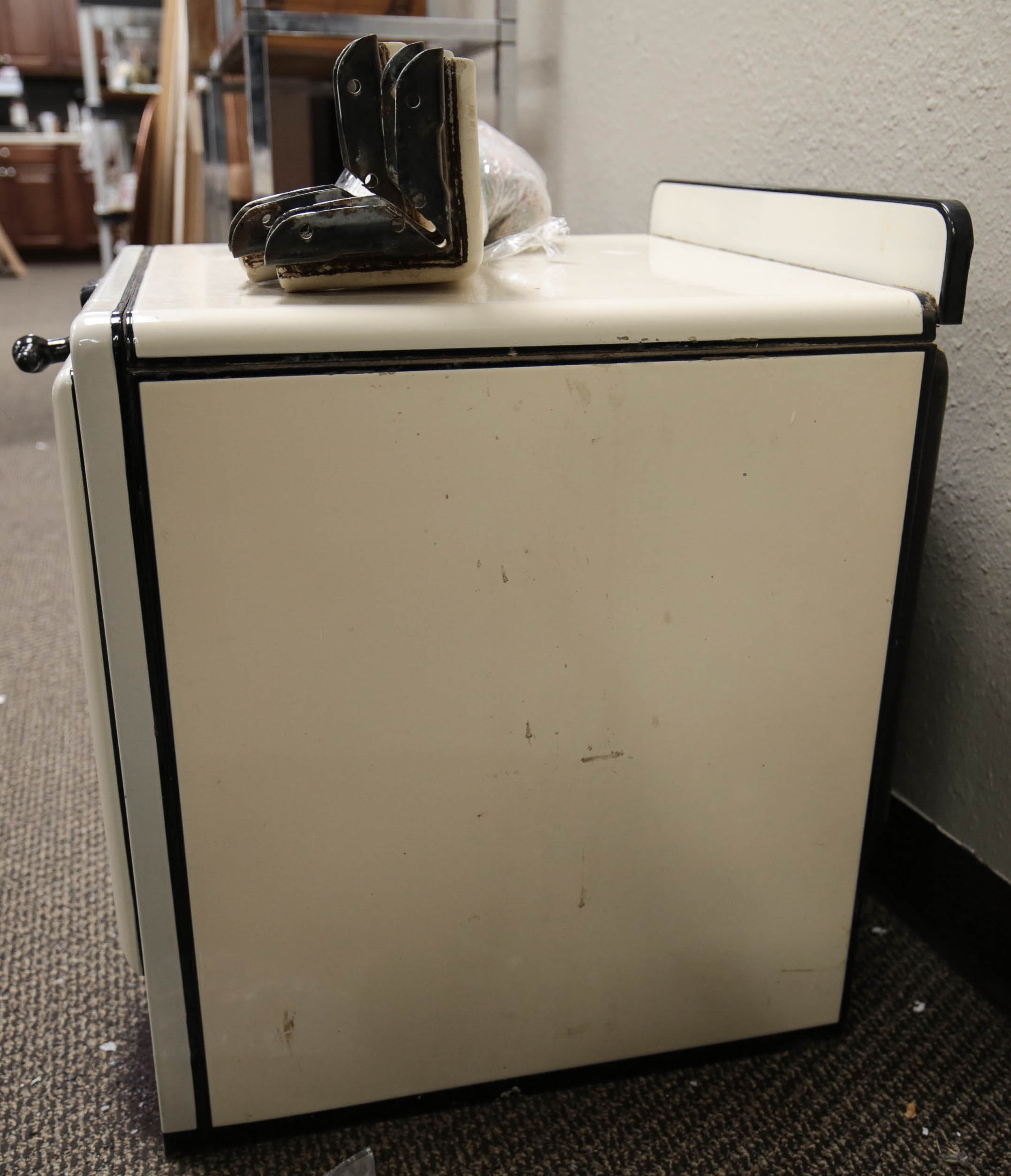 Vintage Hotpoint L&H Electrics Enameled Range with Oven