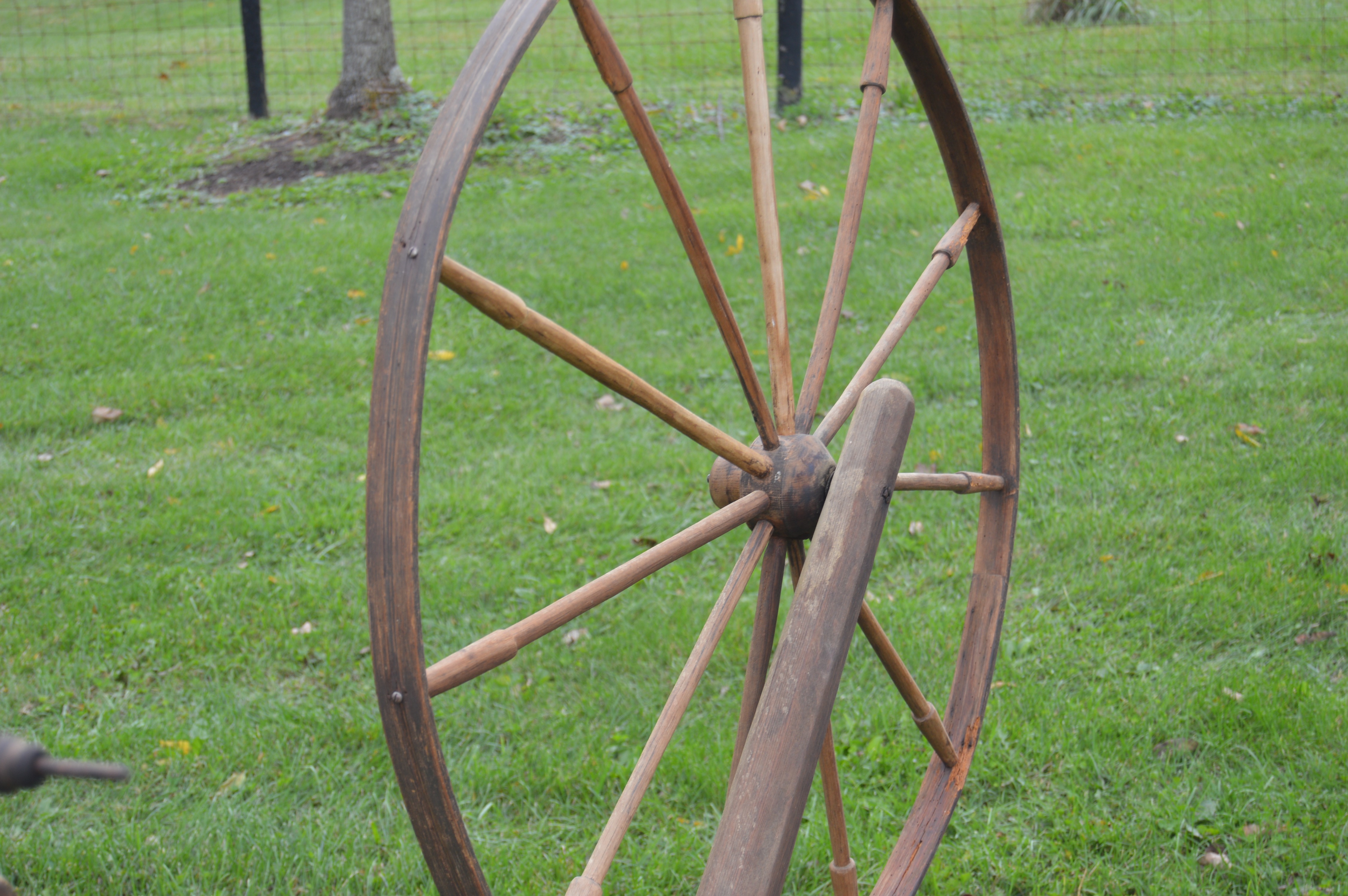 Antique Shaker Style Spinning Wheel