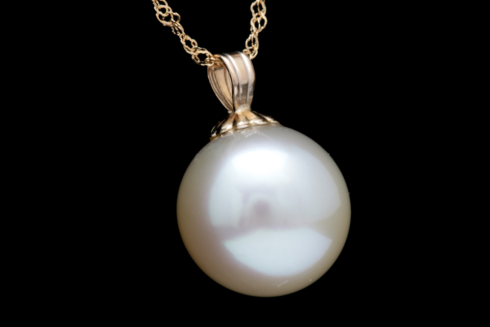 14K Yellow Gold and Akoya Pearl Pendant with Chain