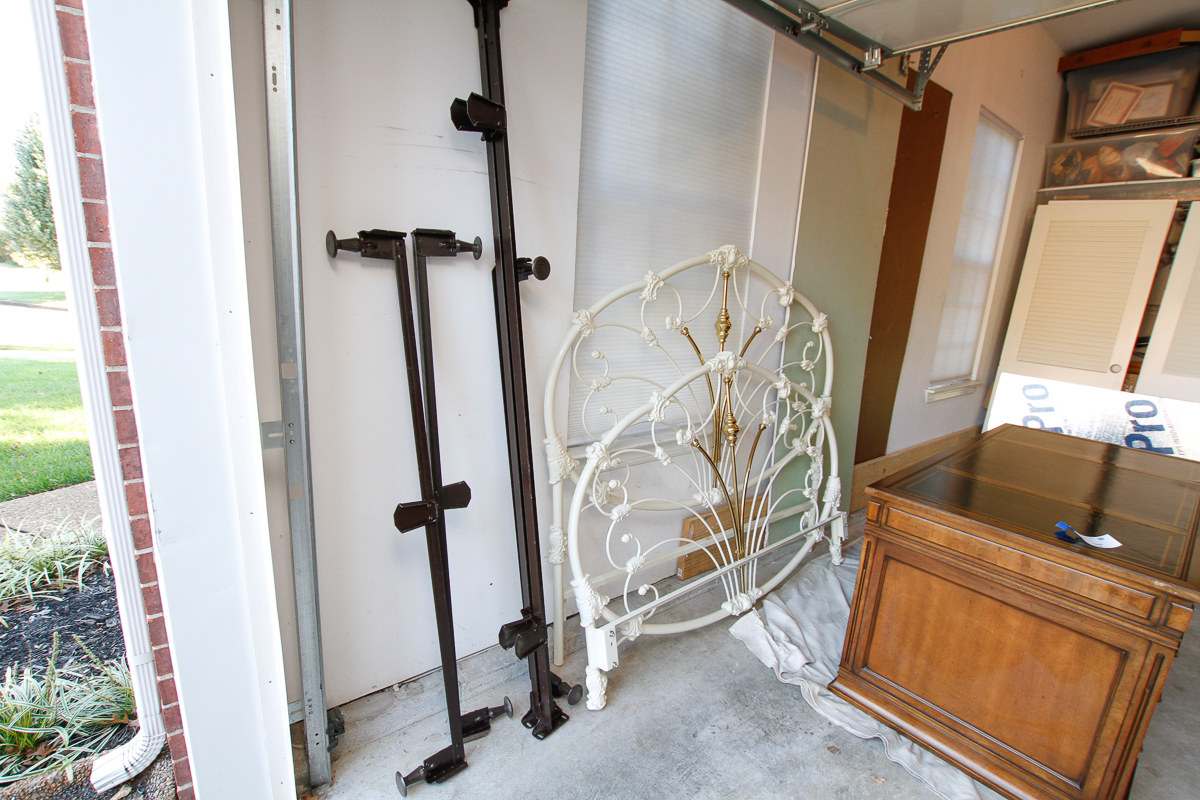 White Metal Queen Size Bed