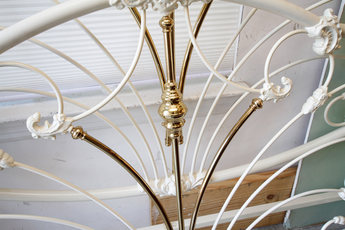 White Metal Queen Size Bed