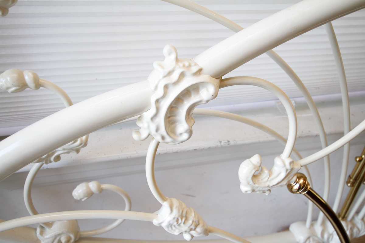 White Metal Queen Size Bed