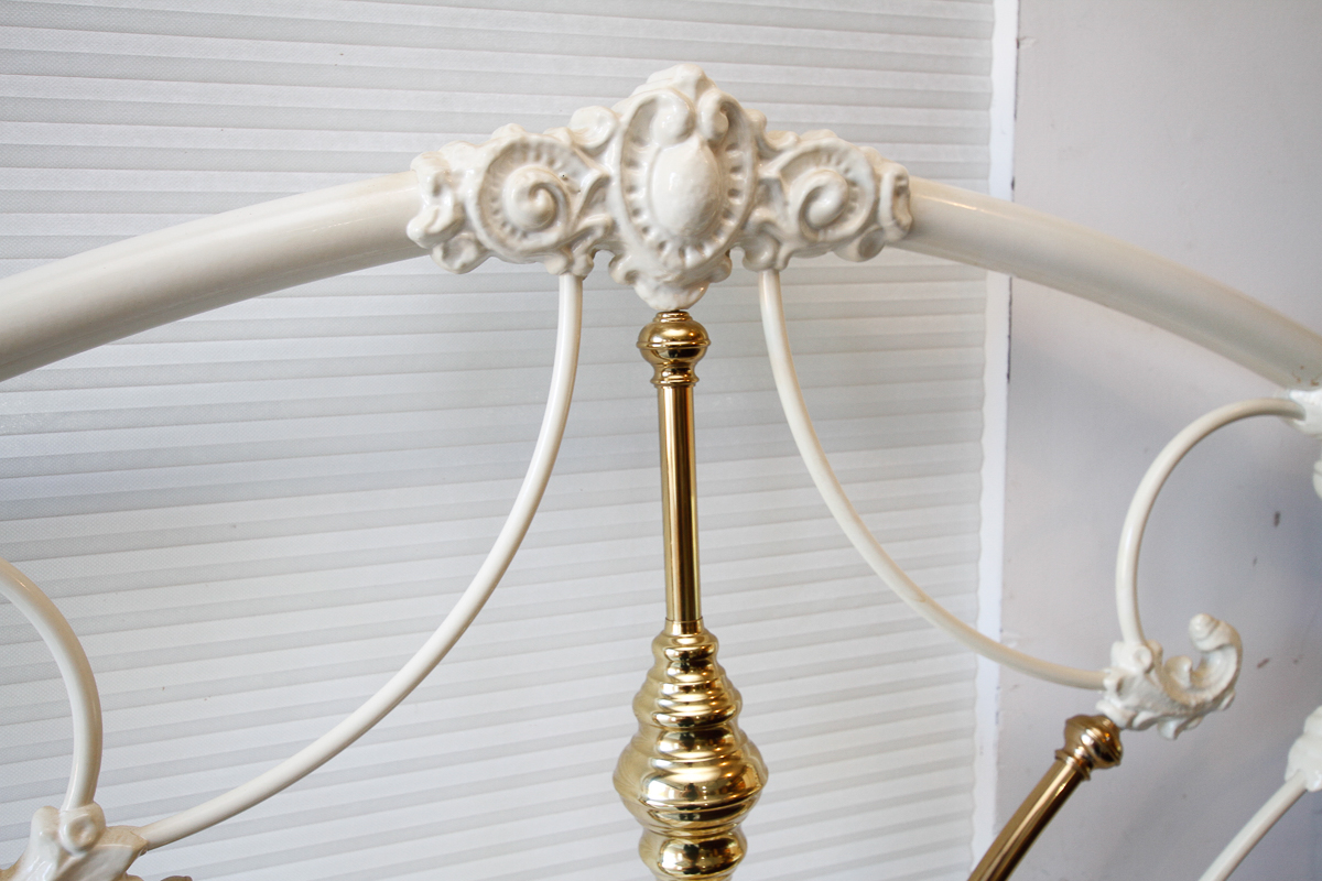 White Metal Queen Size Bed