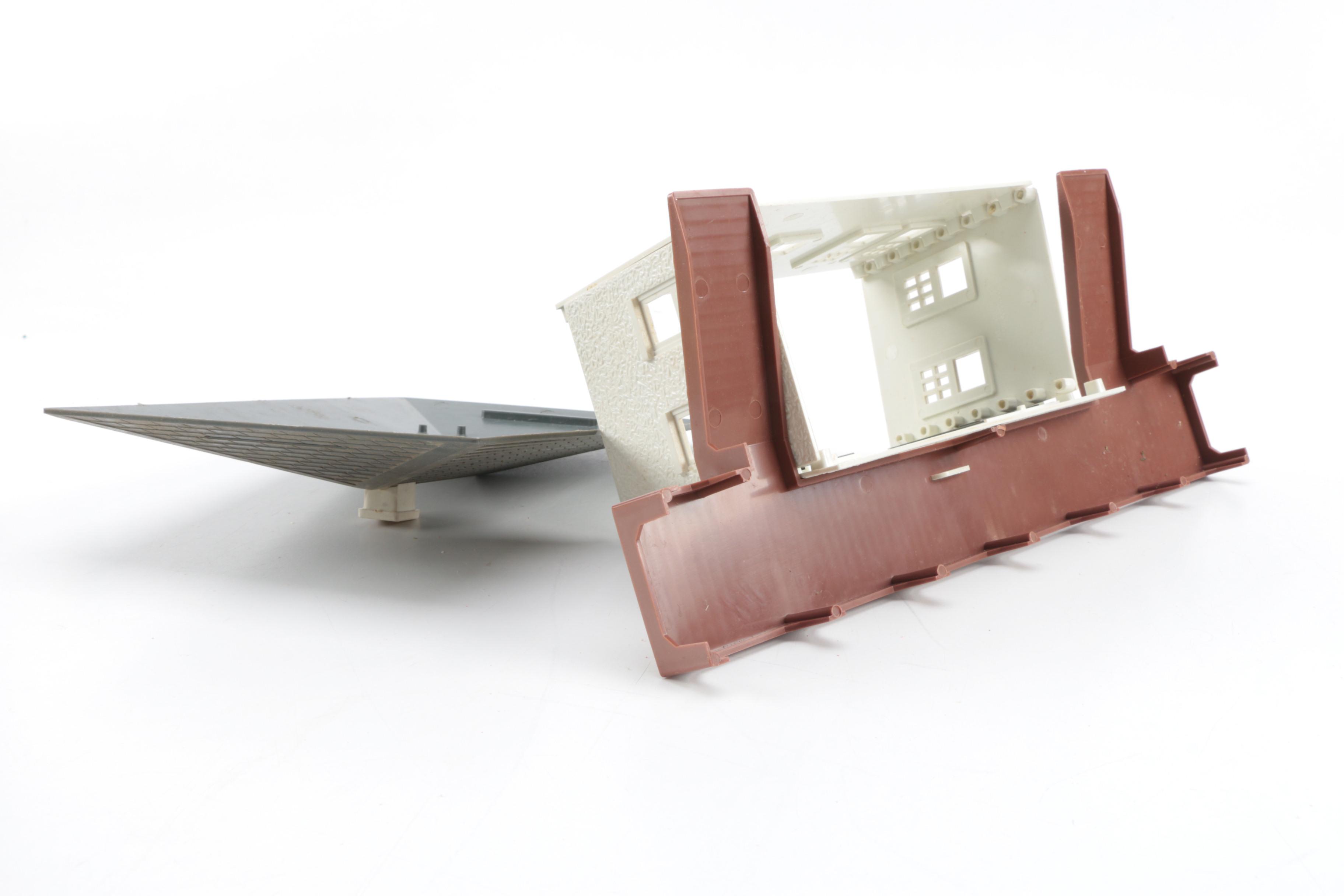 Lionel Plastic Buildings