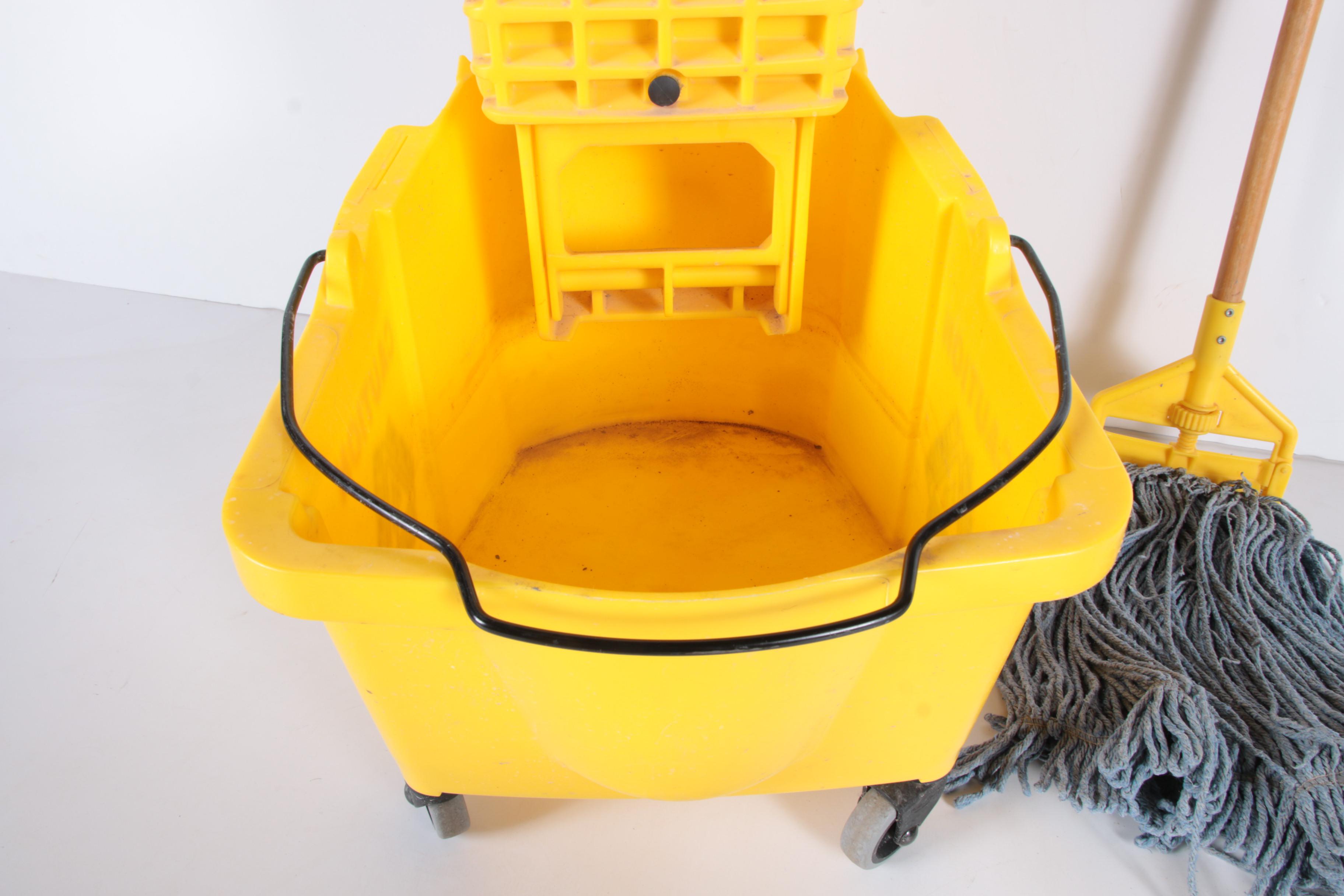 Rubbermaid Commercial Products Mop and Bucket