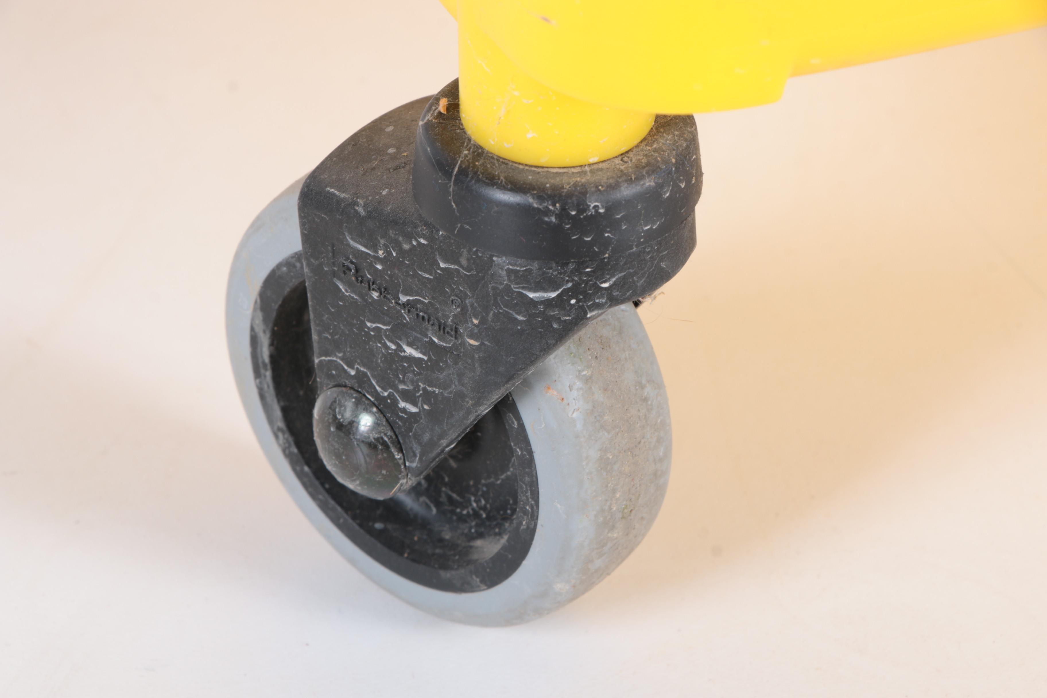 Rubbermaid Commercial Products Mop and Bucket