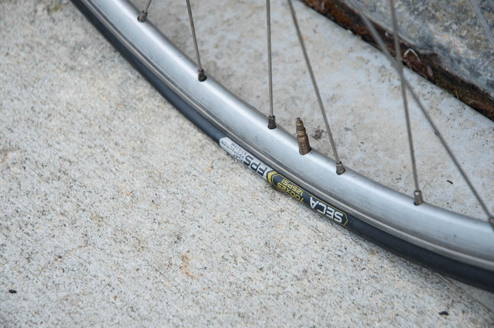 Cannondale R500 2.8 Aluminum Road Bike + Yamika Car Rack