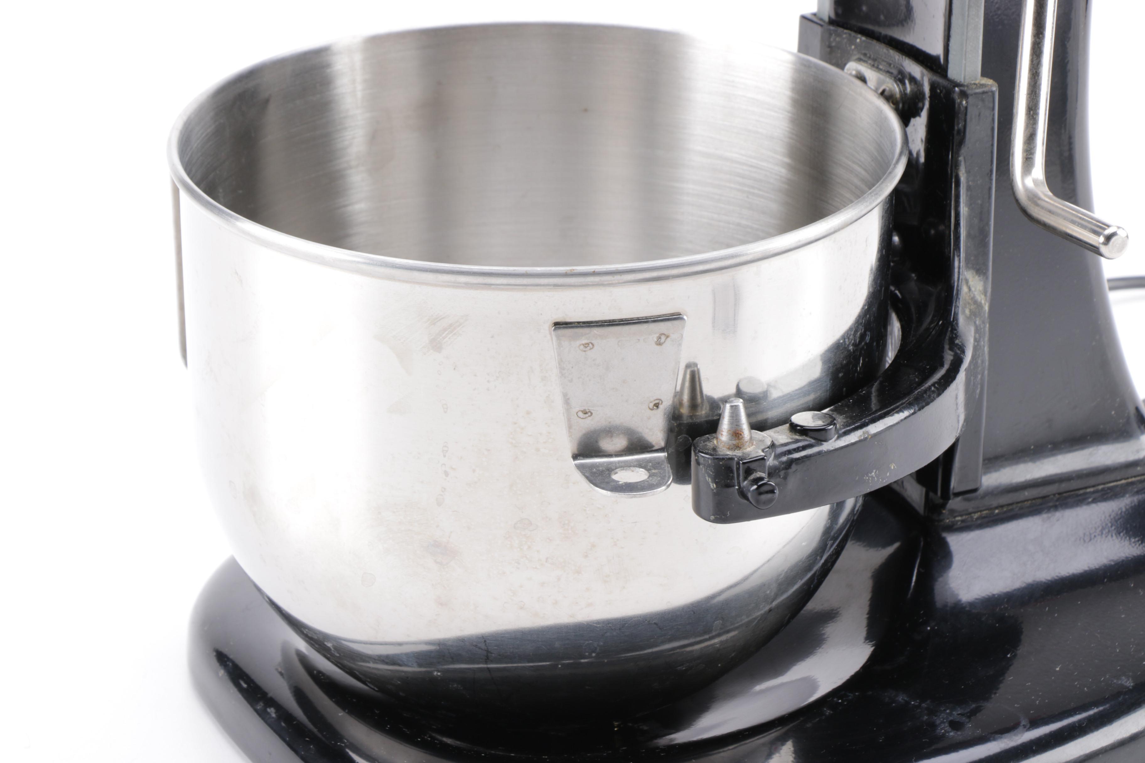 Black KitchenAid Heavy Duty Five Quart Mixer Model K5SS