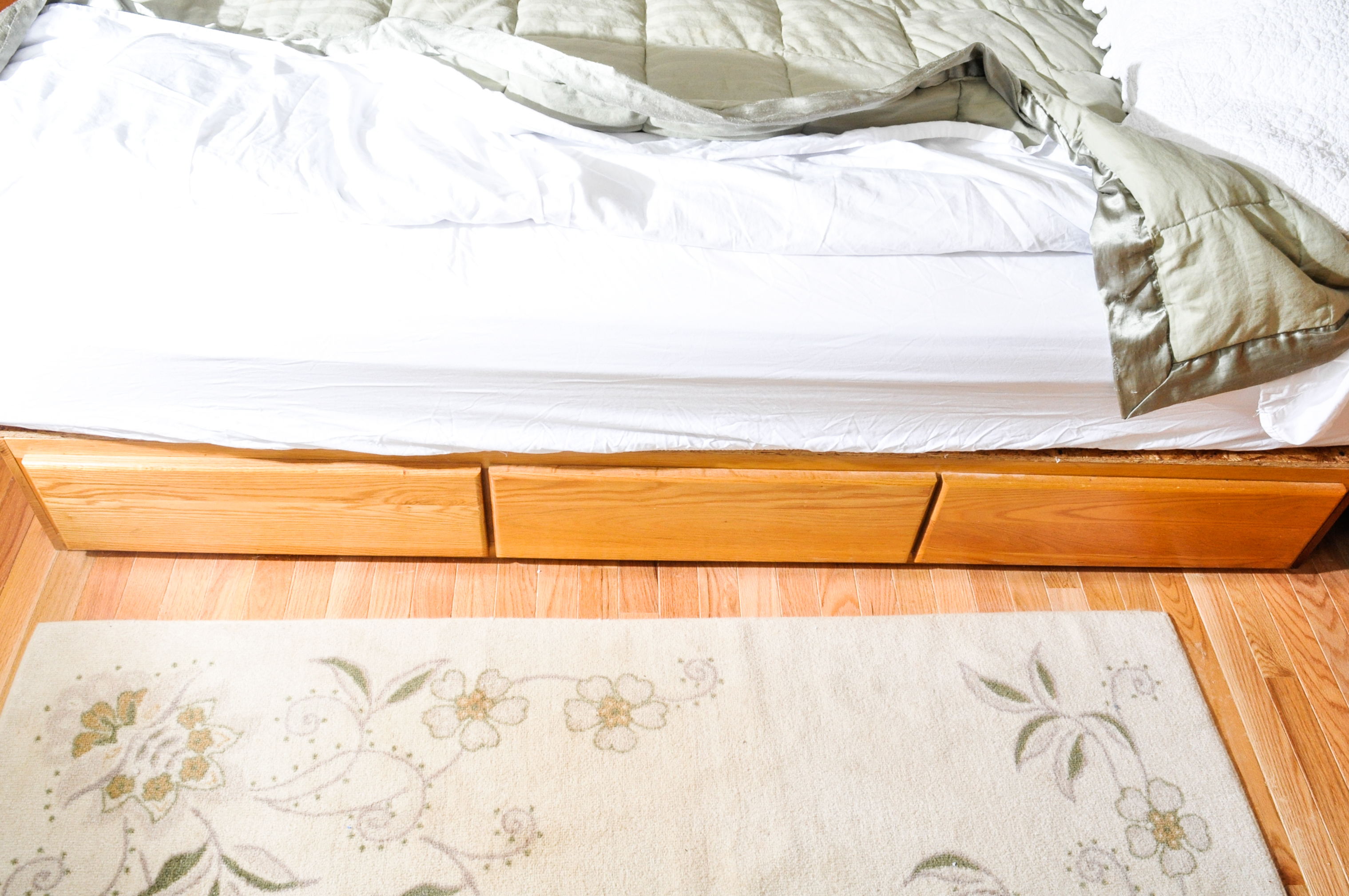 Oak King-Size Bed Frame With Light Bridge and Drawers