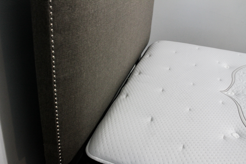 Stearns & Foster Lux Estate "Emily-Rose" Queen Size Mattress and Bed Foundation