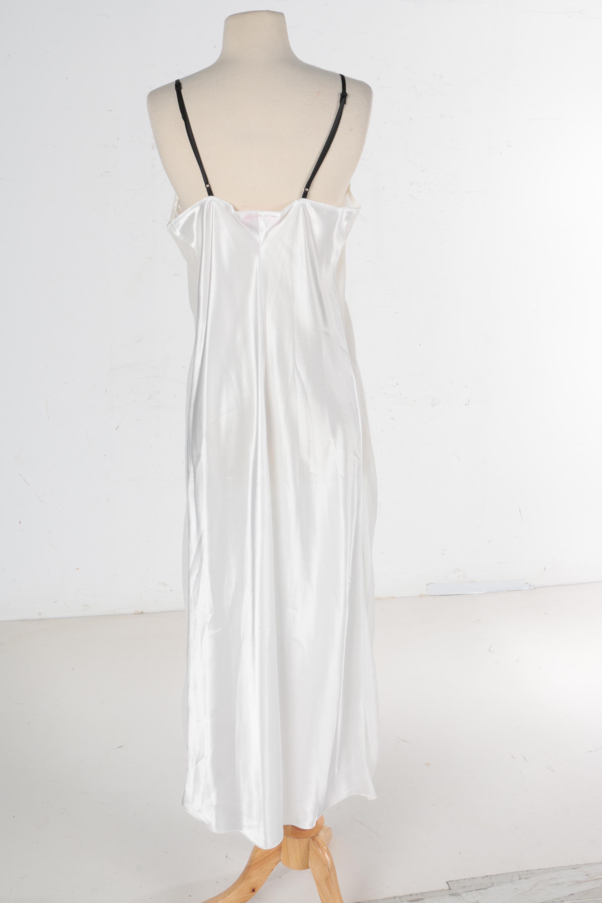 Oscar de la Renta Pink Label Peignoir Set