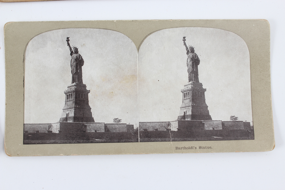 Antique Viewfinder With 180 Cards