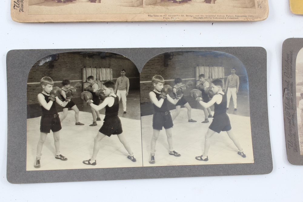 Antique Viewfinder With 180 Cards