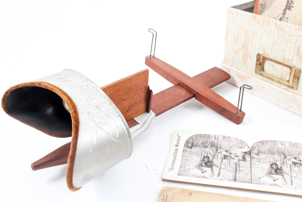 Antique Viewfinder With 180 Cards