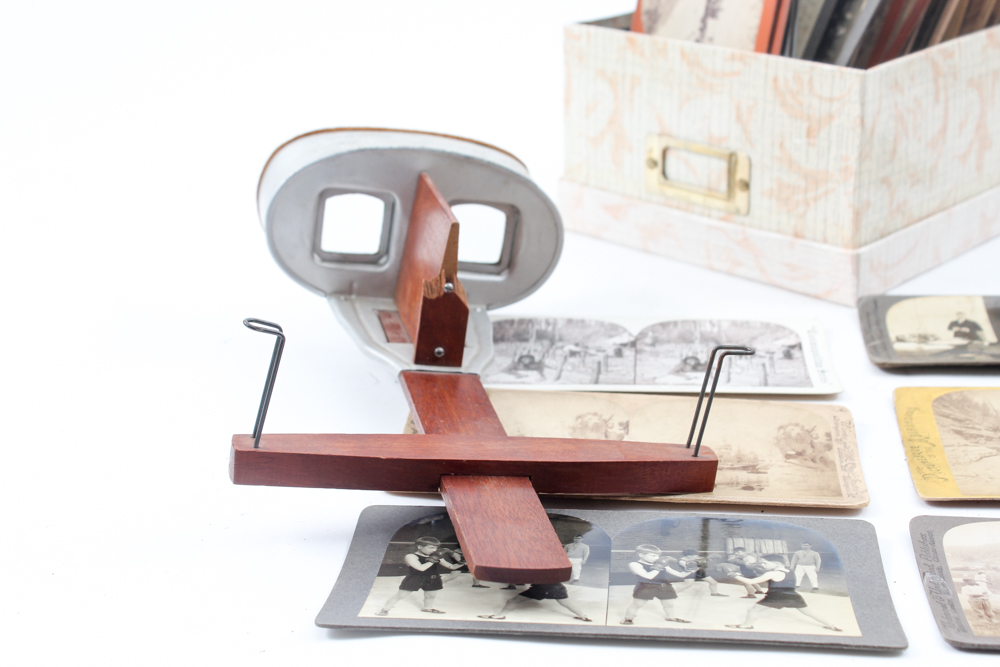 Antique Viewfinder With 180 Cards