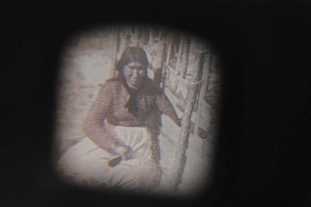 Antique Viewfinder With 180 Cards