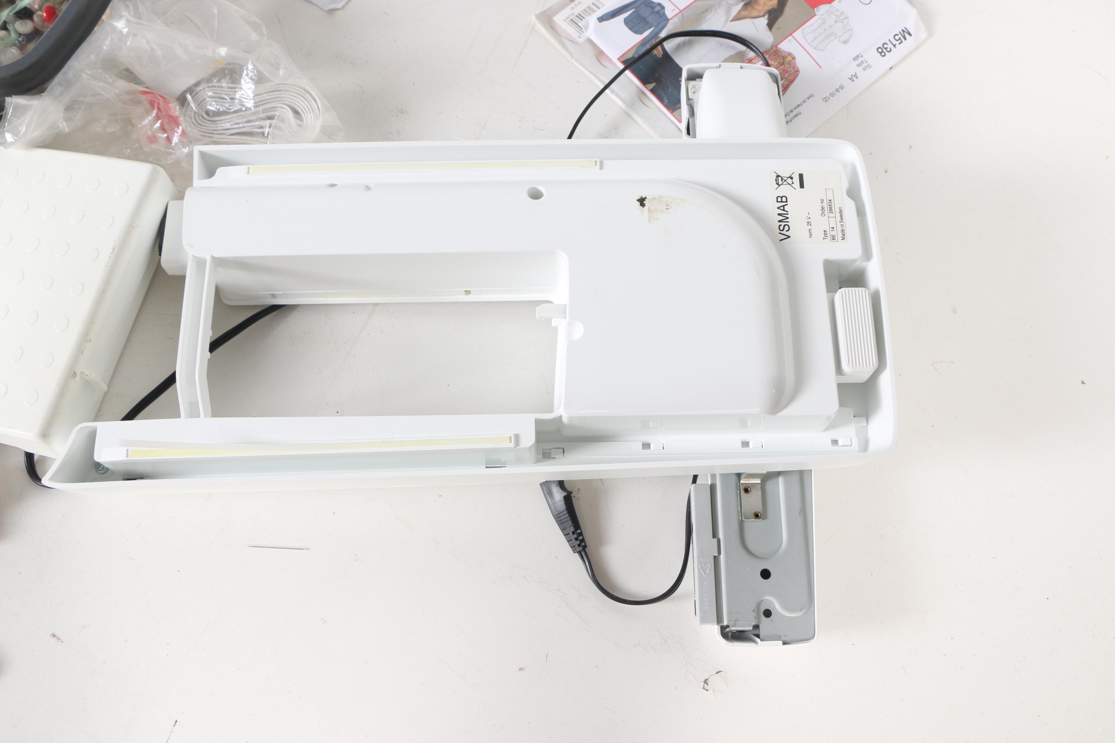 Husqvarna Viking SE Sewing Machine, Embroidery Arm and Supplies