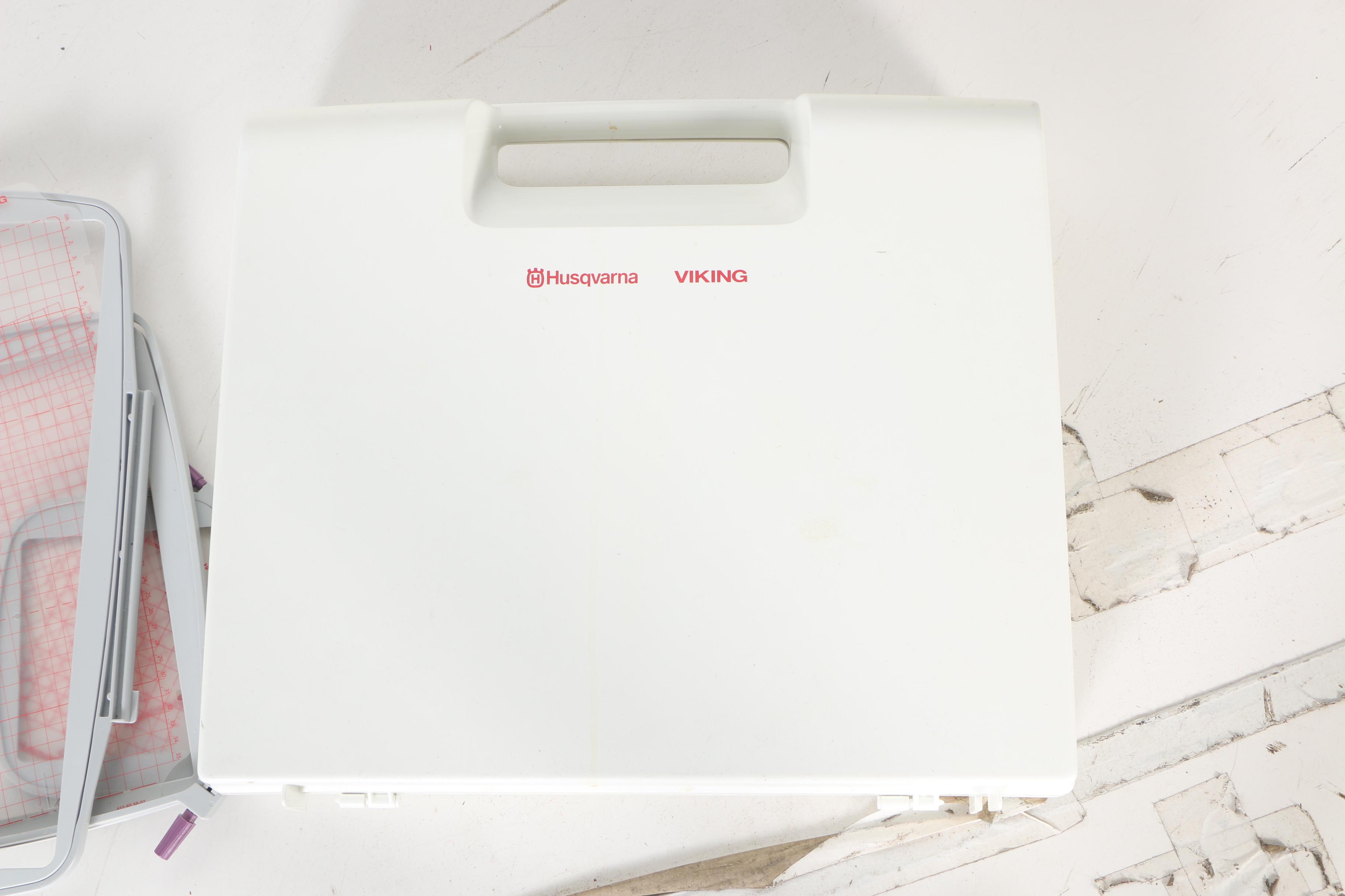 Husqvarna Viking SE Sewing Machine, Embroidery Arm and Supplies