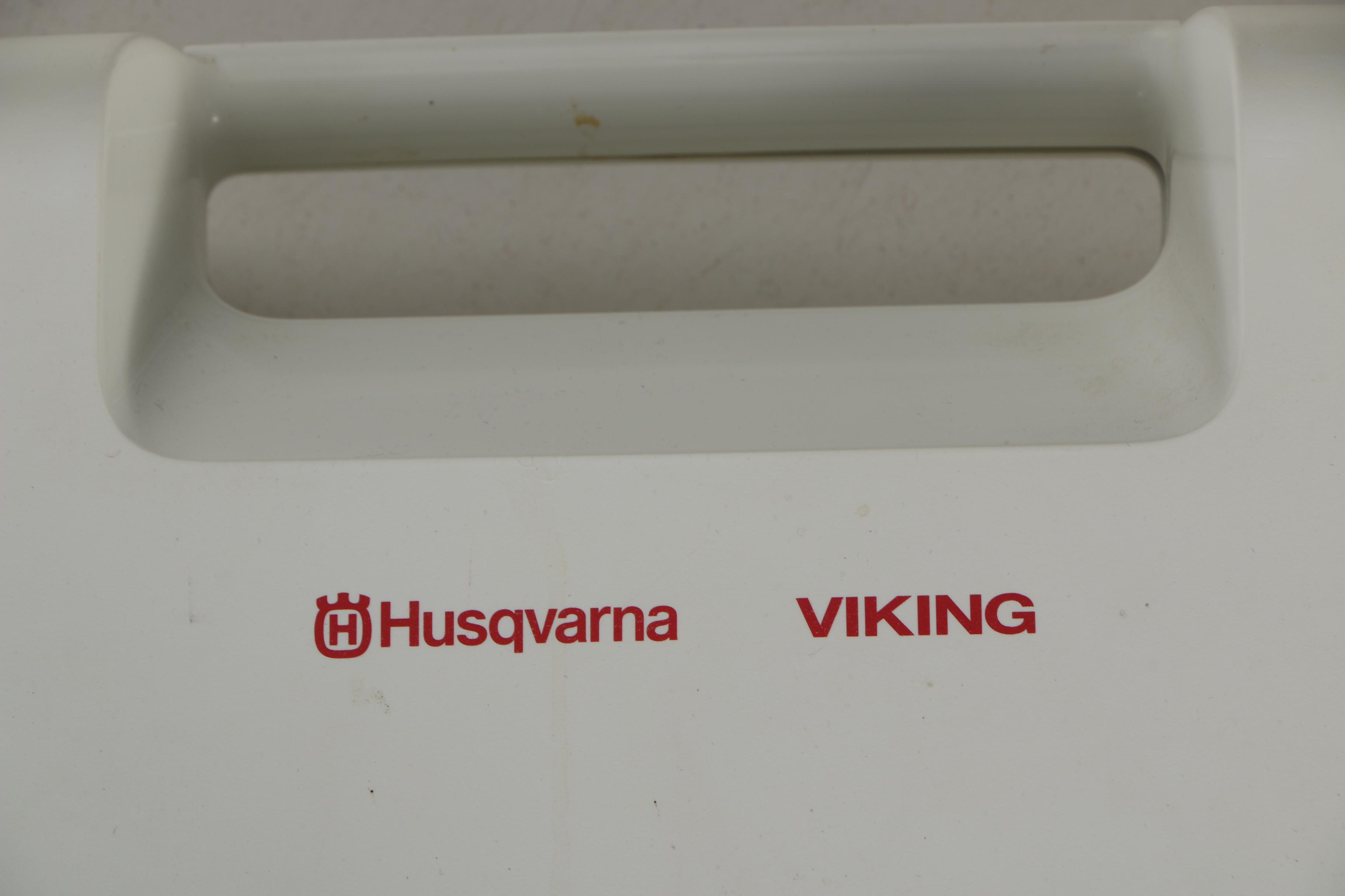 Husqvarna Viking SE Sewing Machine, Embroidery Arm and Supplies