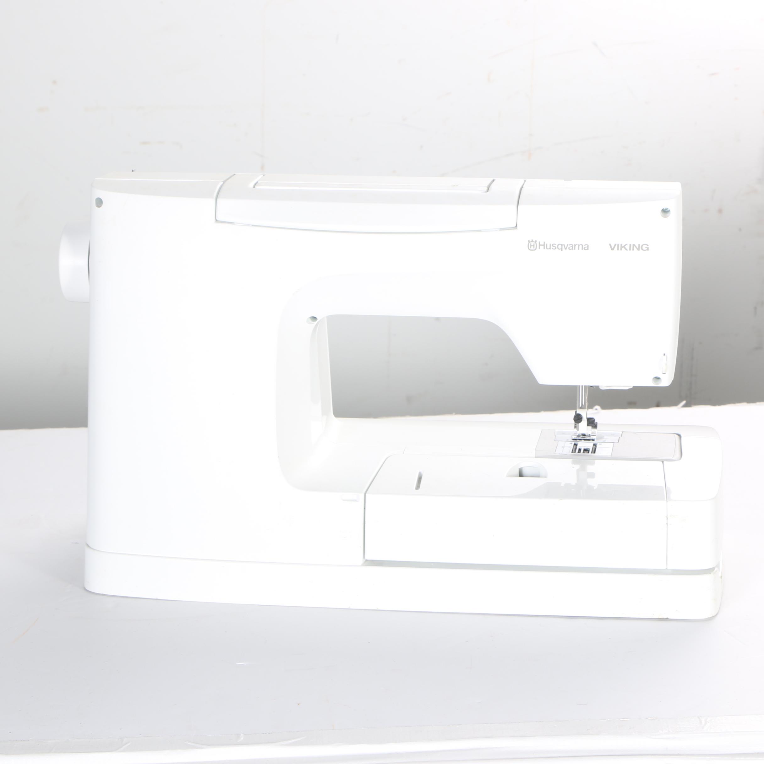 Husqvarna Viking SE Sewing Machine, Embroidery Arm and Supplies