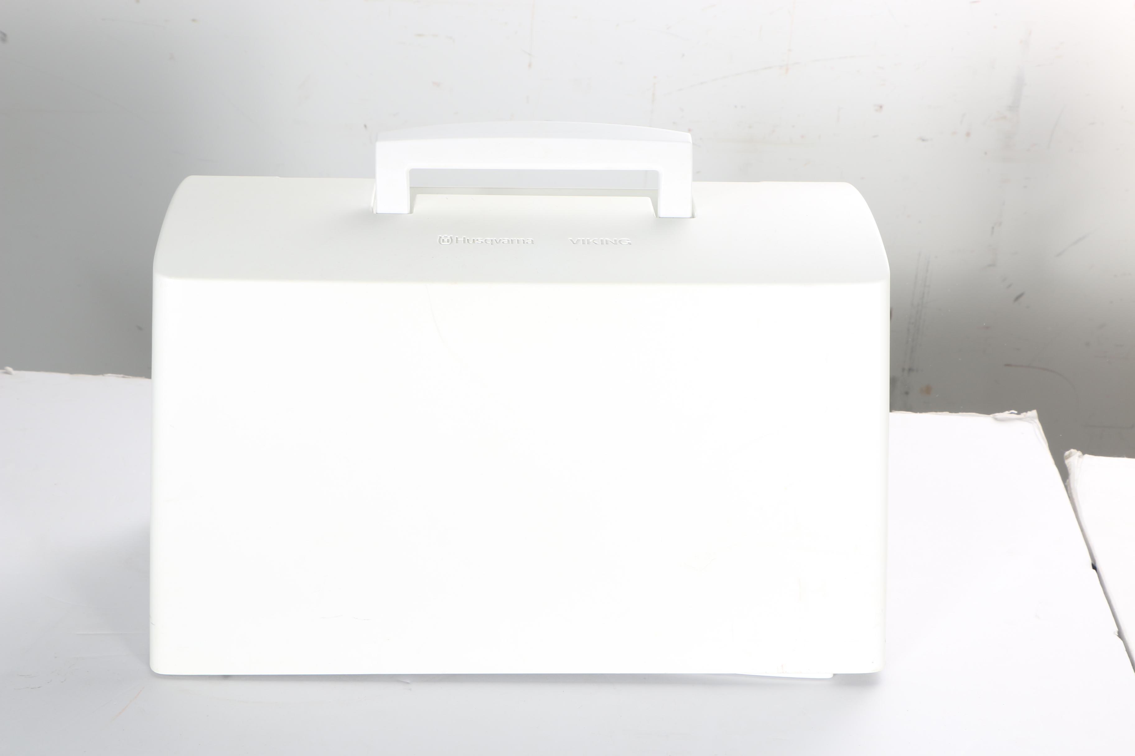 Husqvarna Viking SE Sewing Machine, Embroidery Arm and Supplies