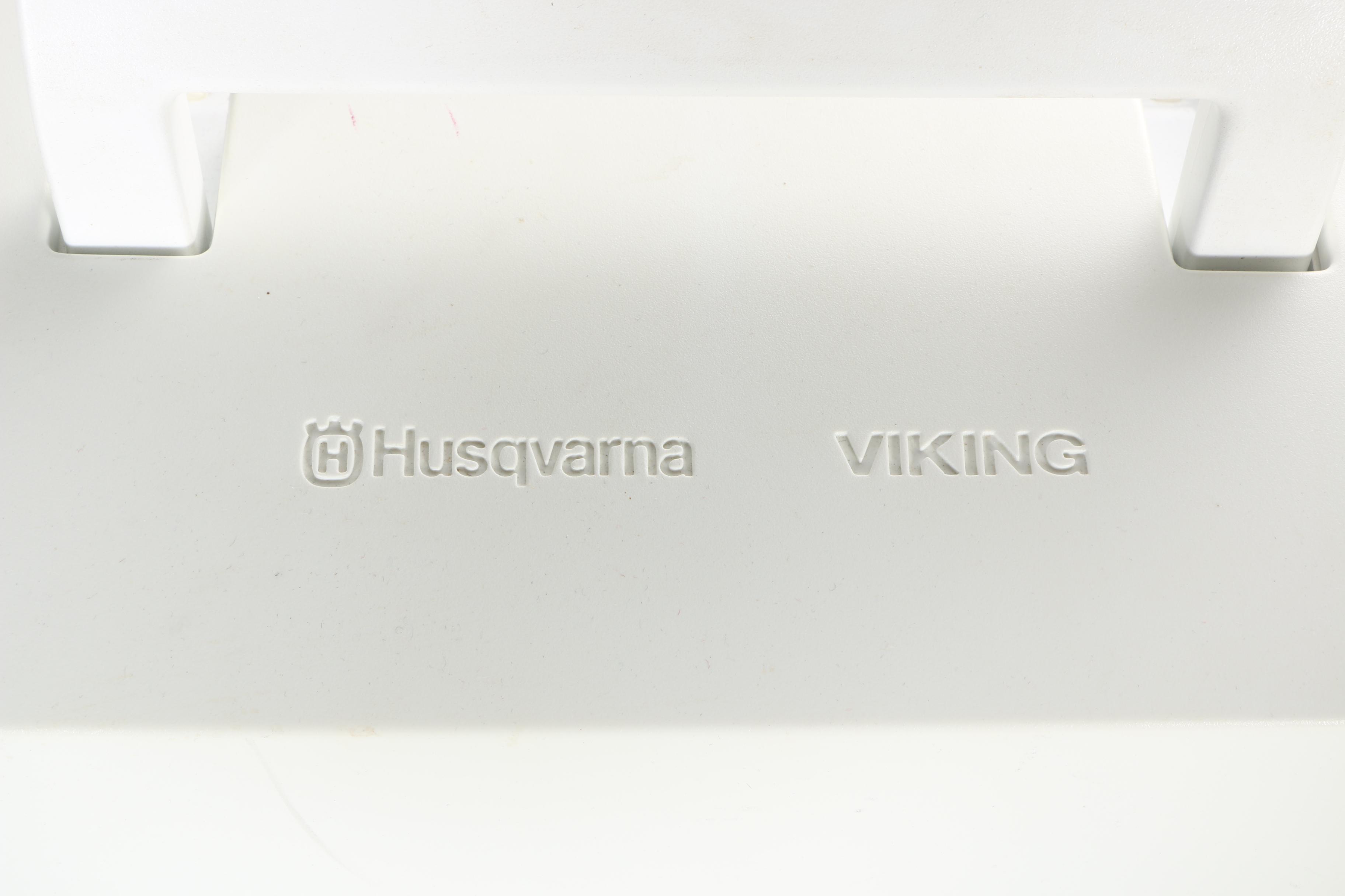 Husqvarna Viking SE Sewing Machine, Embroidery Arm and Supplies