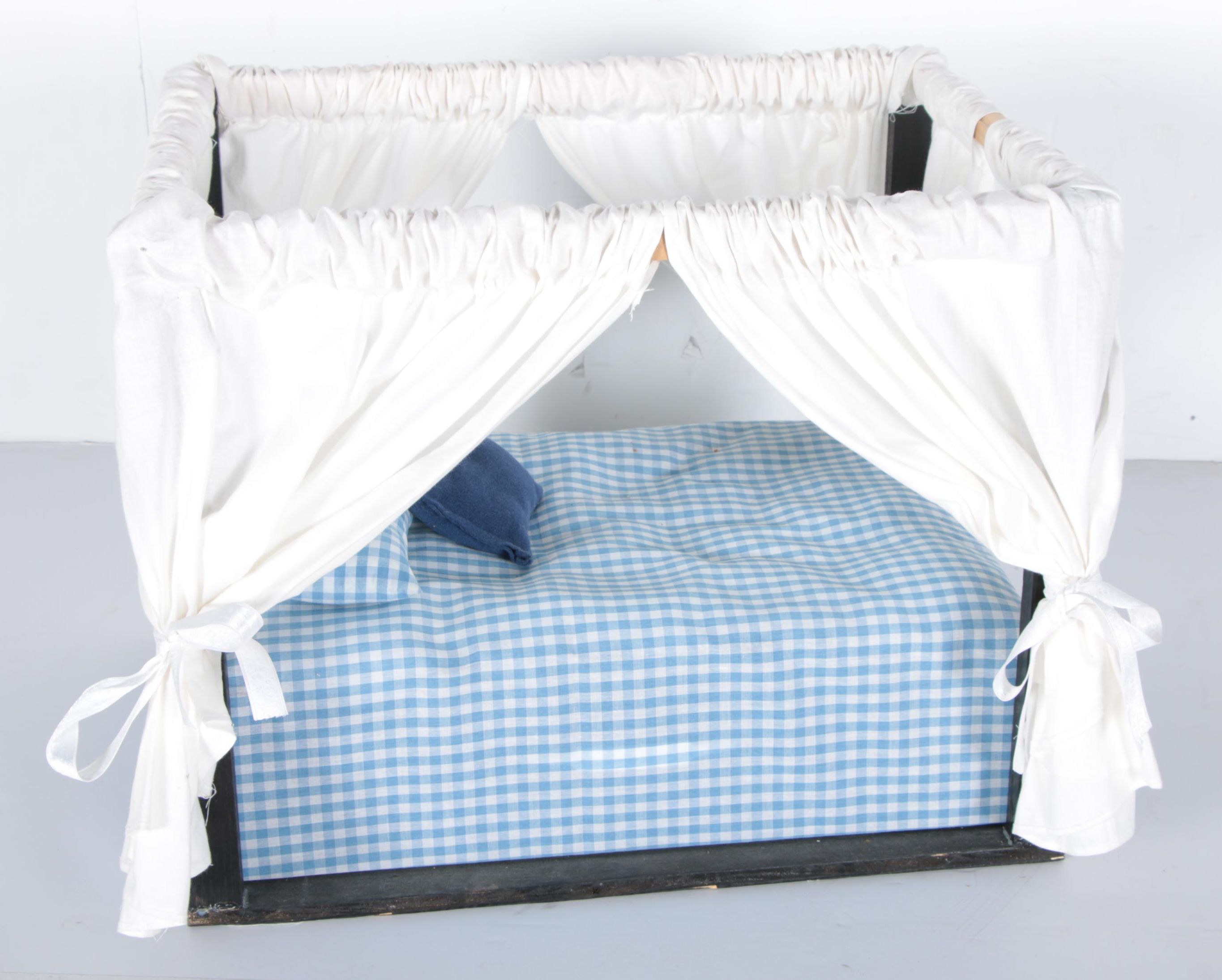 Battat Saddled Horse and a Four Poster Doll Bed