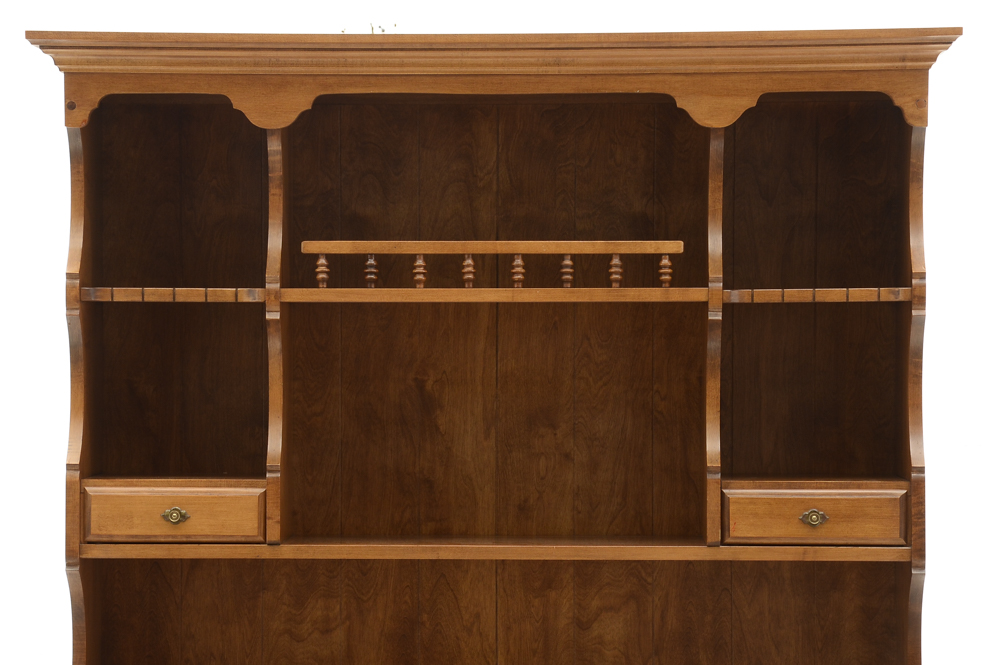 Traditional Style Sideboard with Hutch