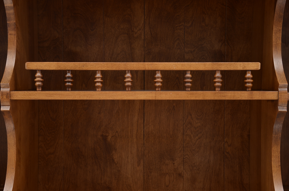 Traditional Style Sideboard with Hutch