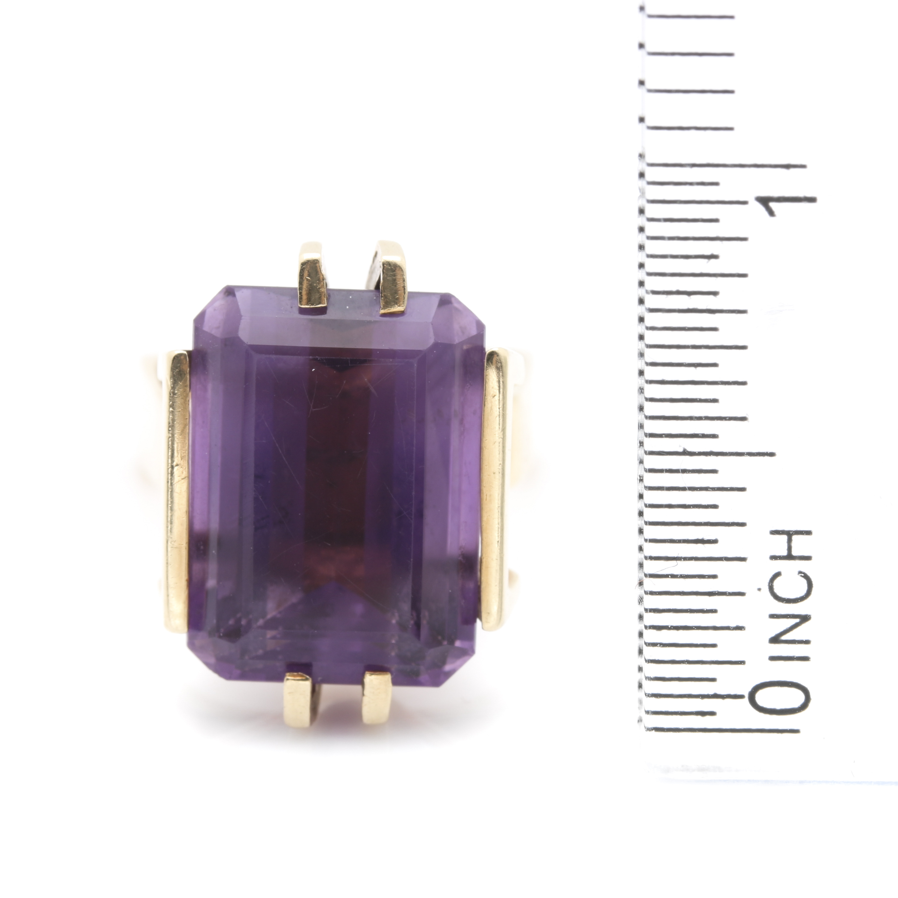 14K Yellow Gold Vintage Modern Amethyst Ring