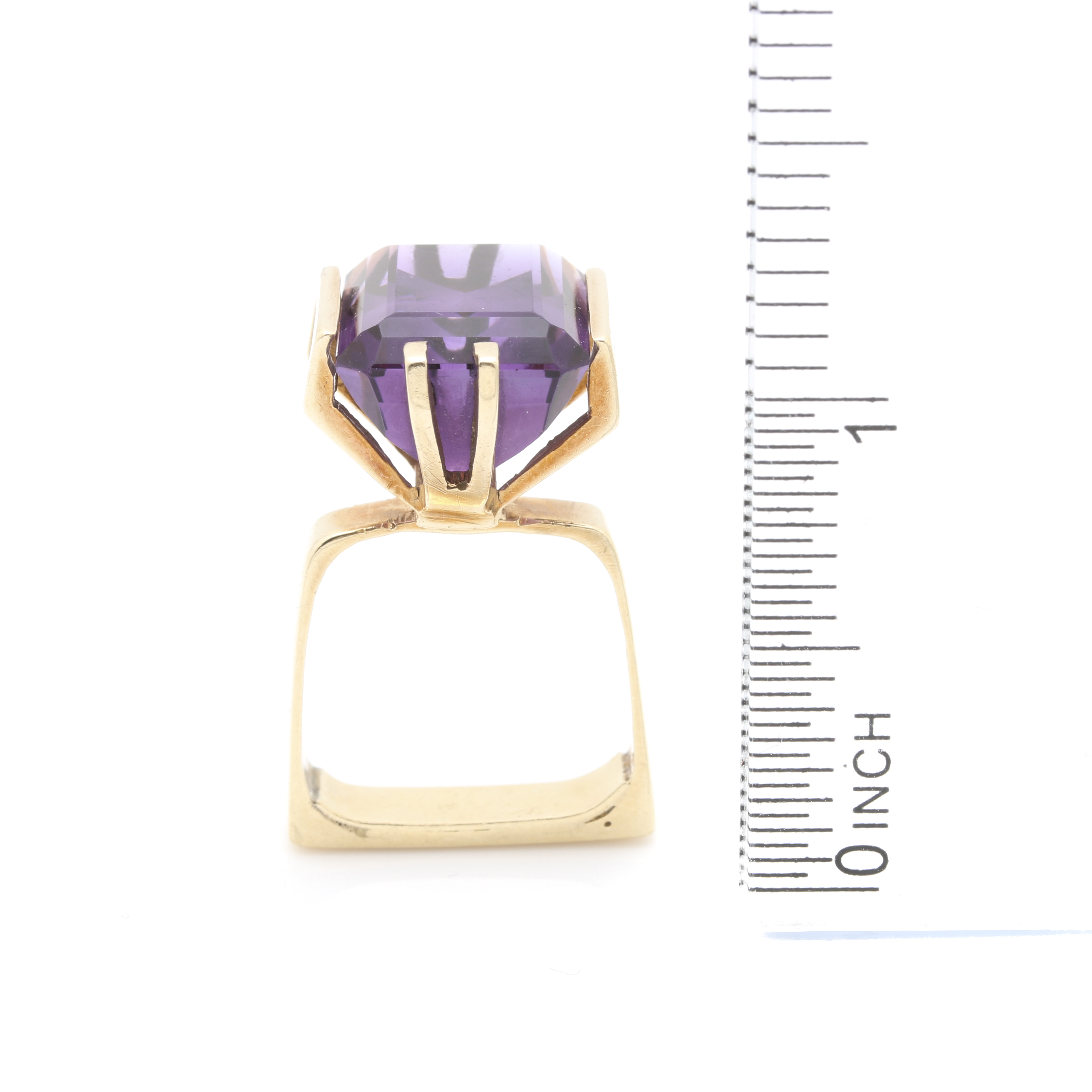 14K Yellow Gold Vintage Modern Amethyst Ring