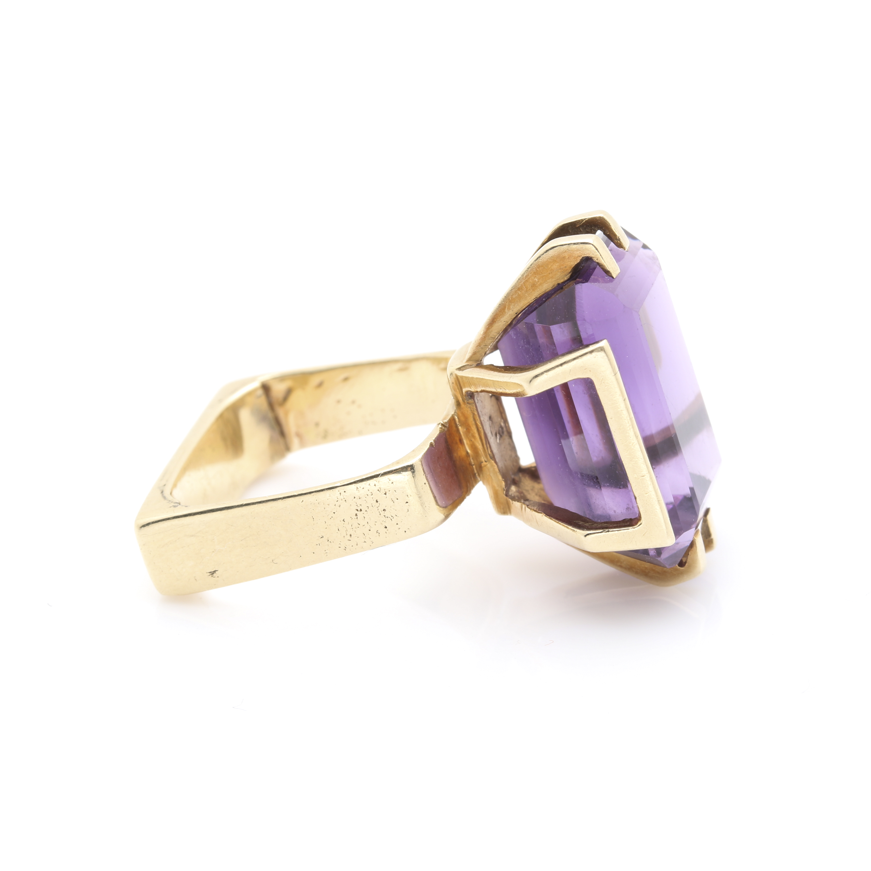 14K Yellow Gold Vintage Modern Amethyst Ring