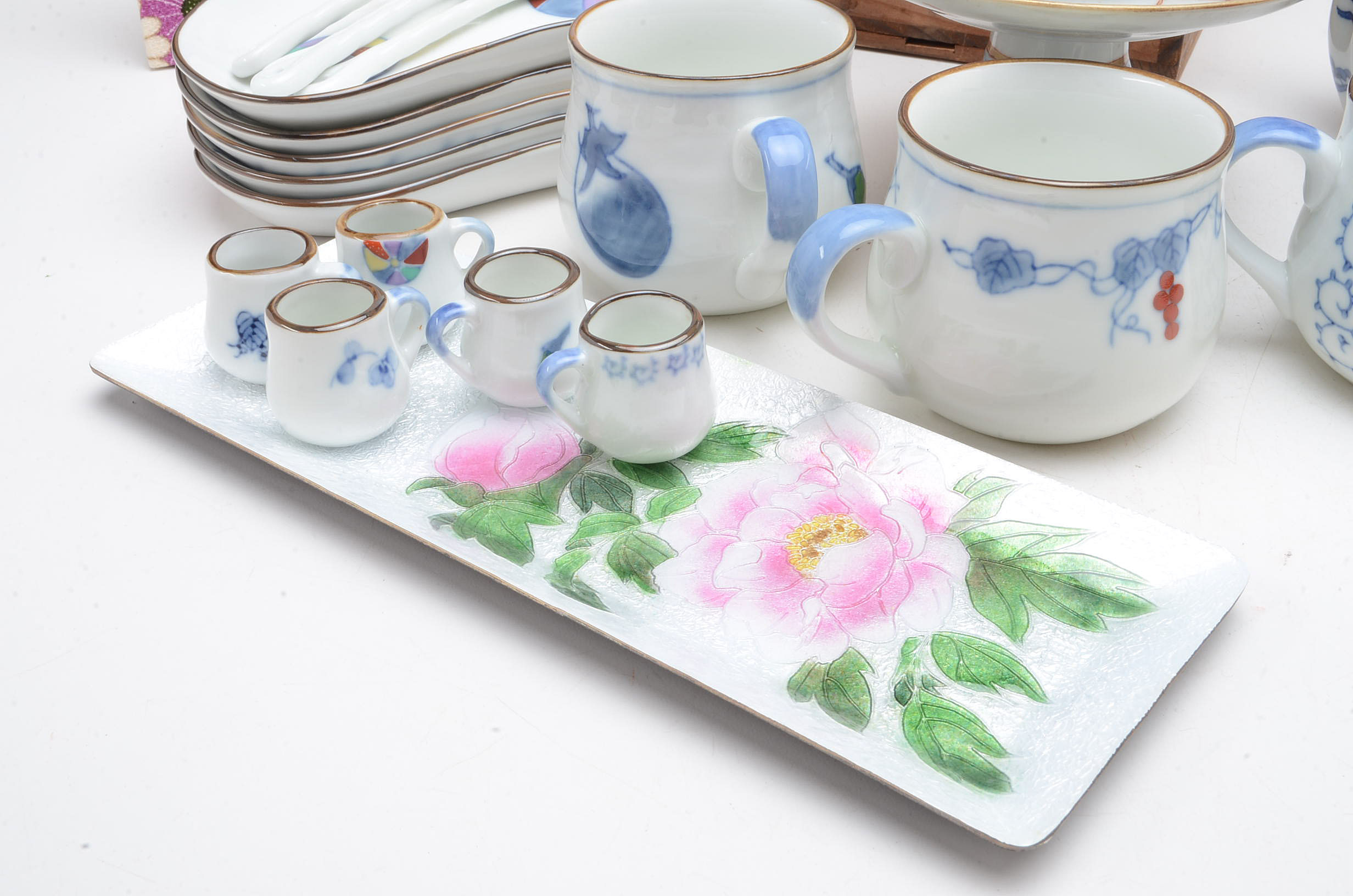 Assorted Japanese Decorative Items